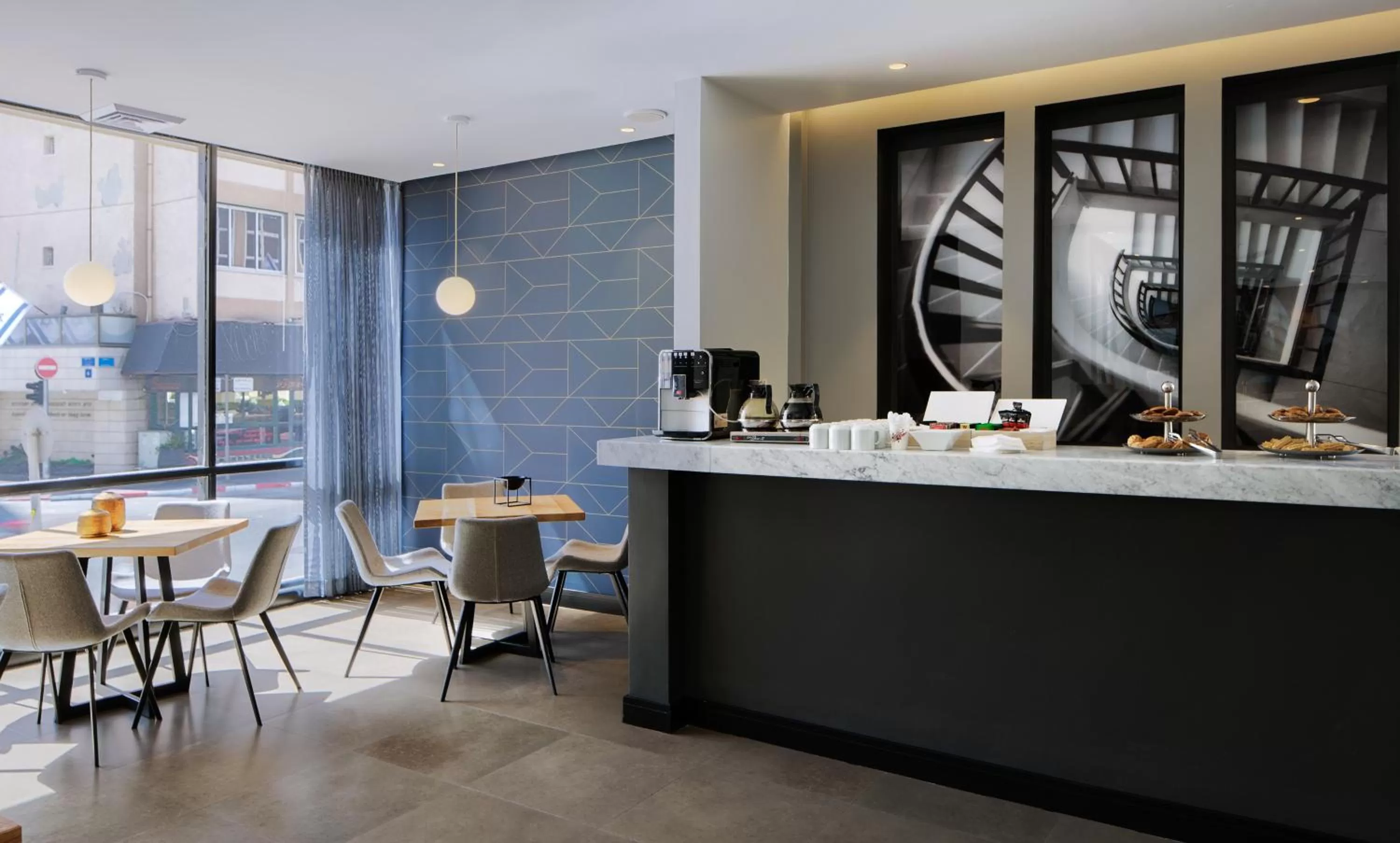 Lounge or bar in Prima Tel Aviv Hotel