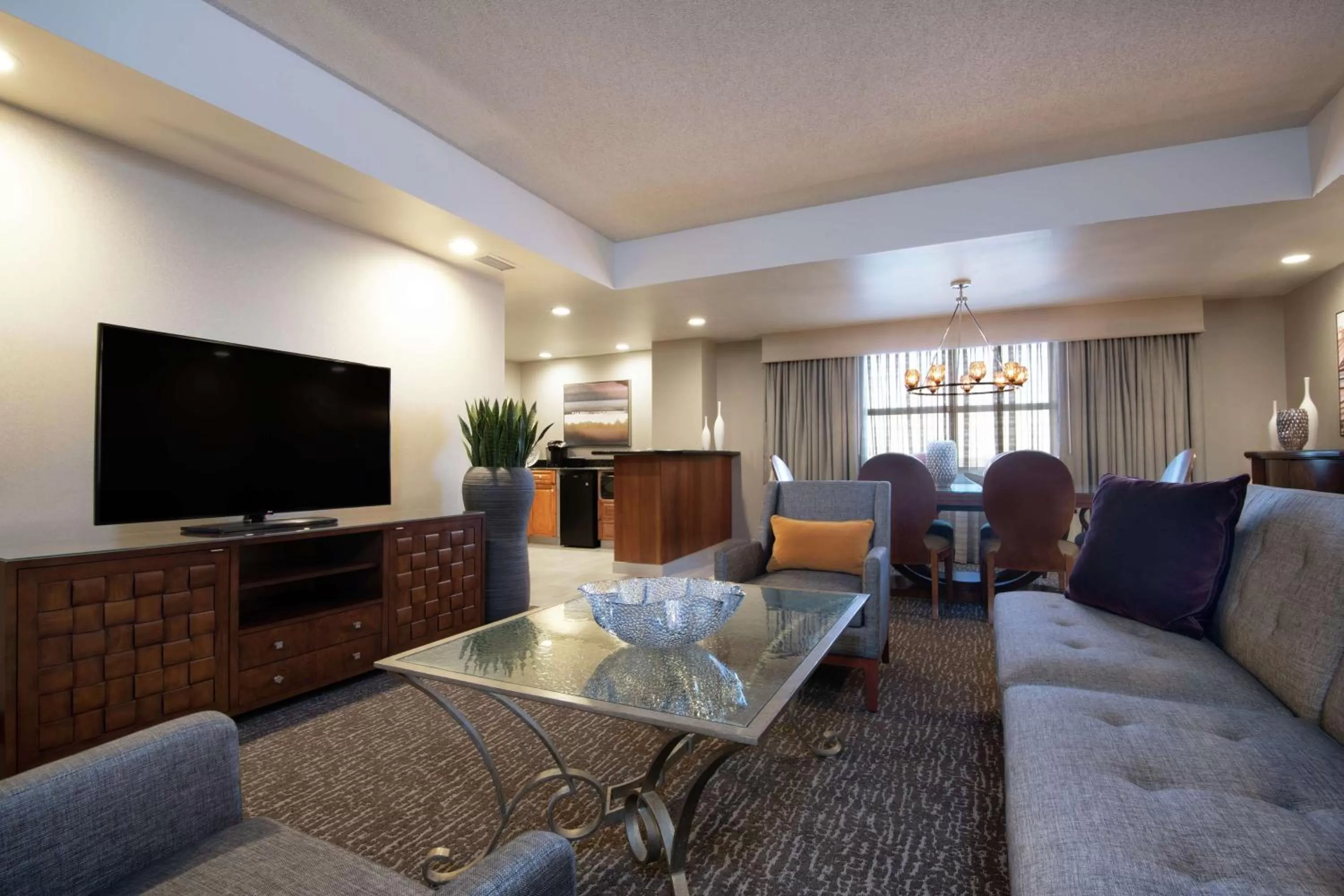 Living room in Embassy Suites Northwest Arkansas - Hotel, Spa & Convention Center