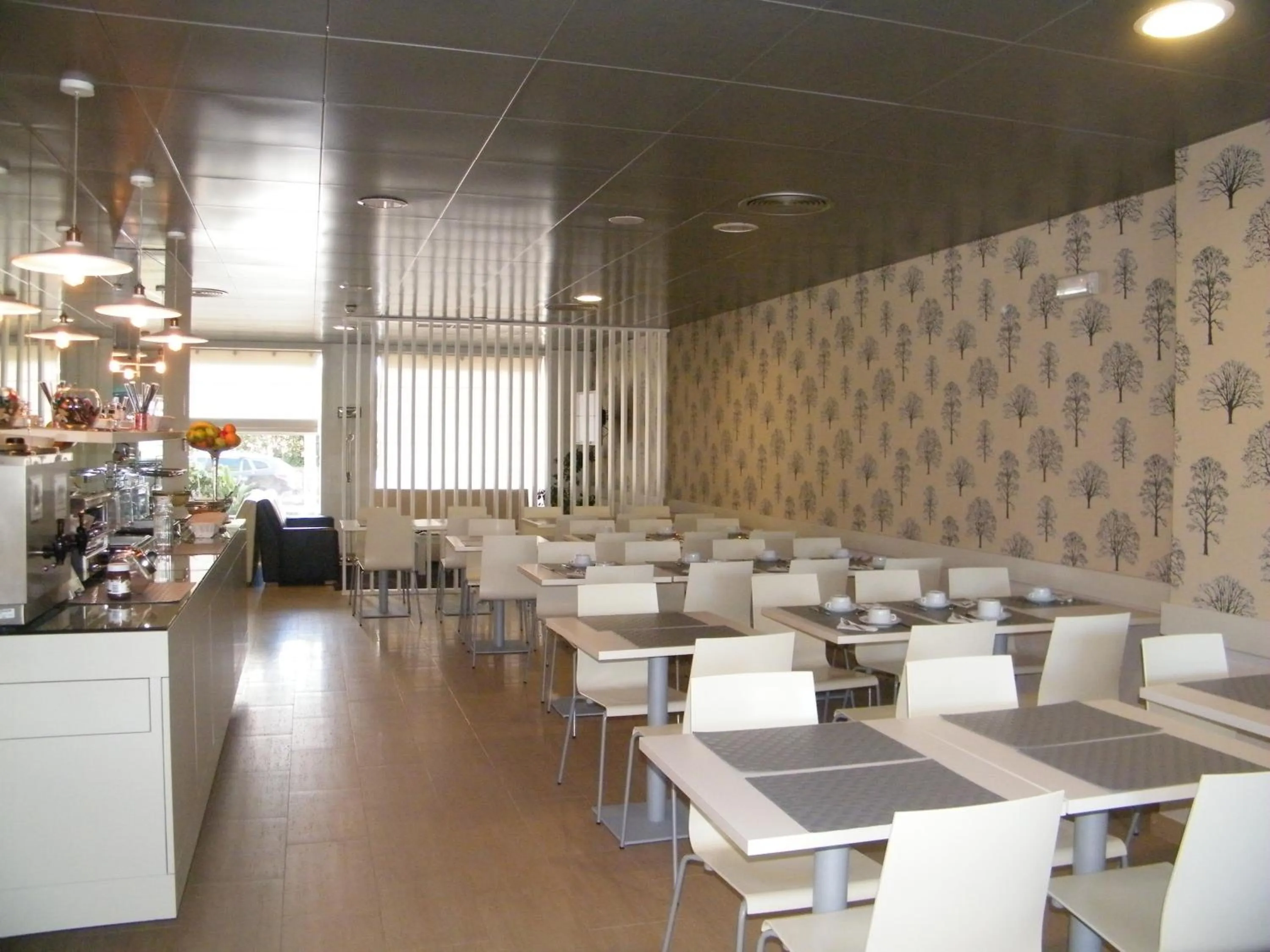 Restaurant/places to eat in Cova da Iria Hotel