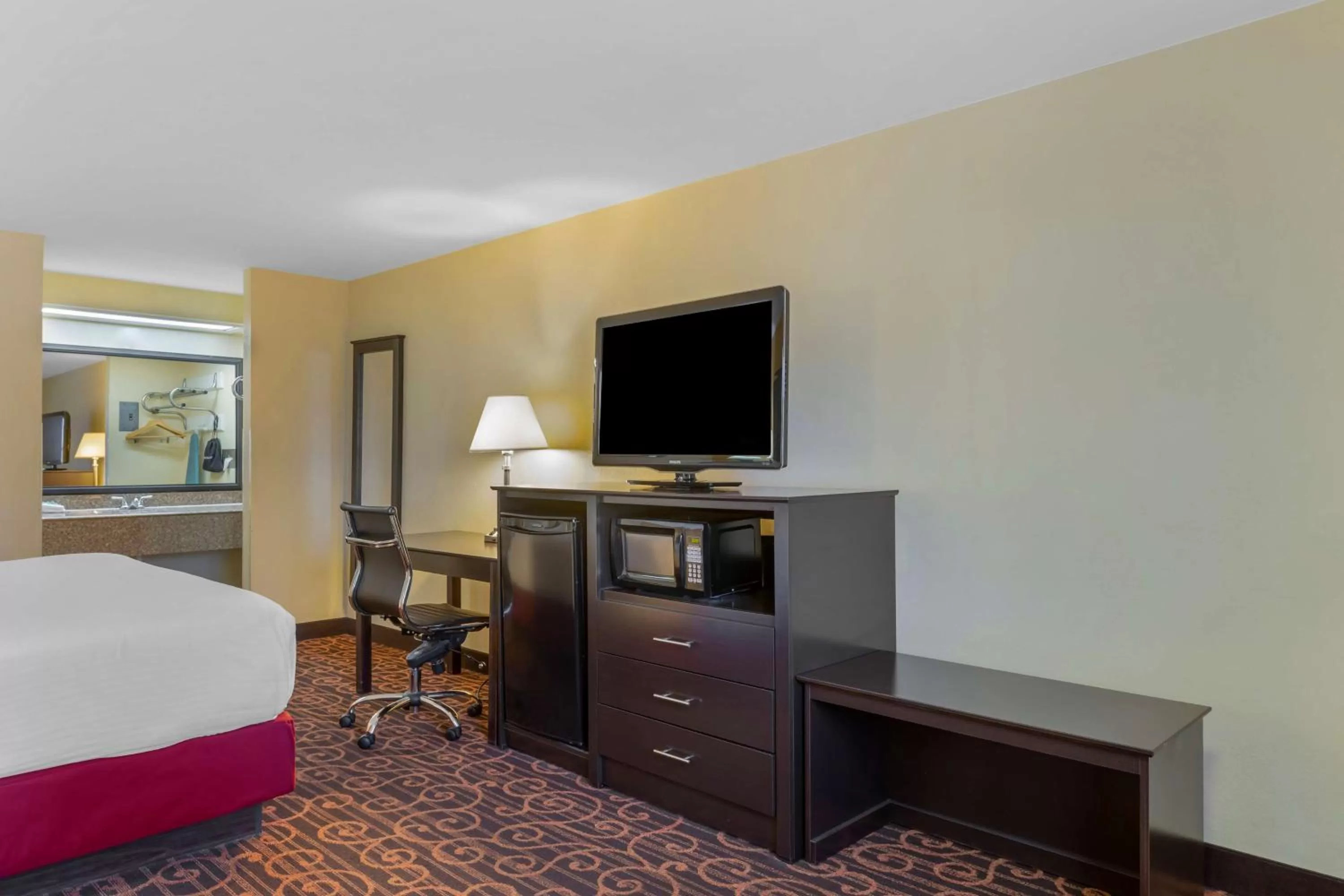 Bedroom, Bed in Best Western Benton Inn