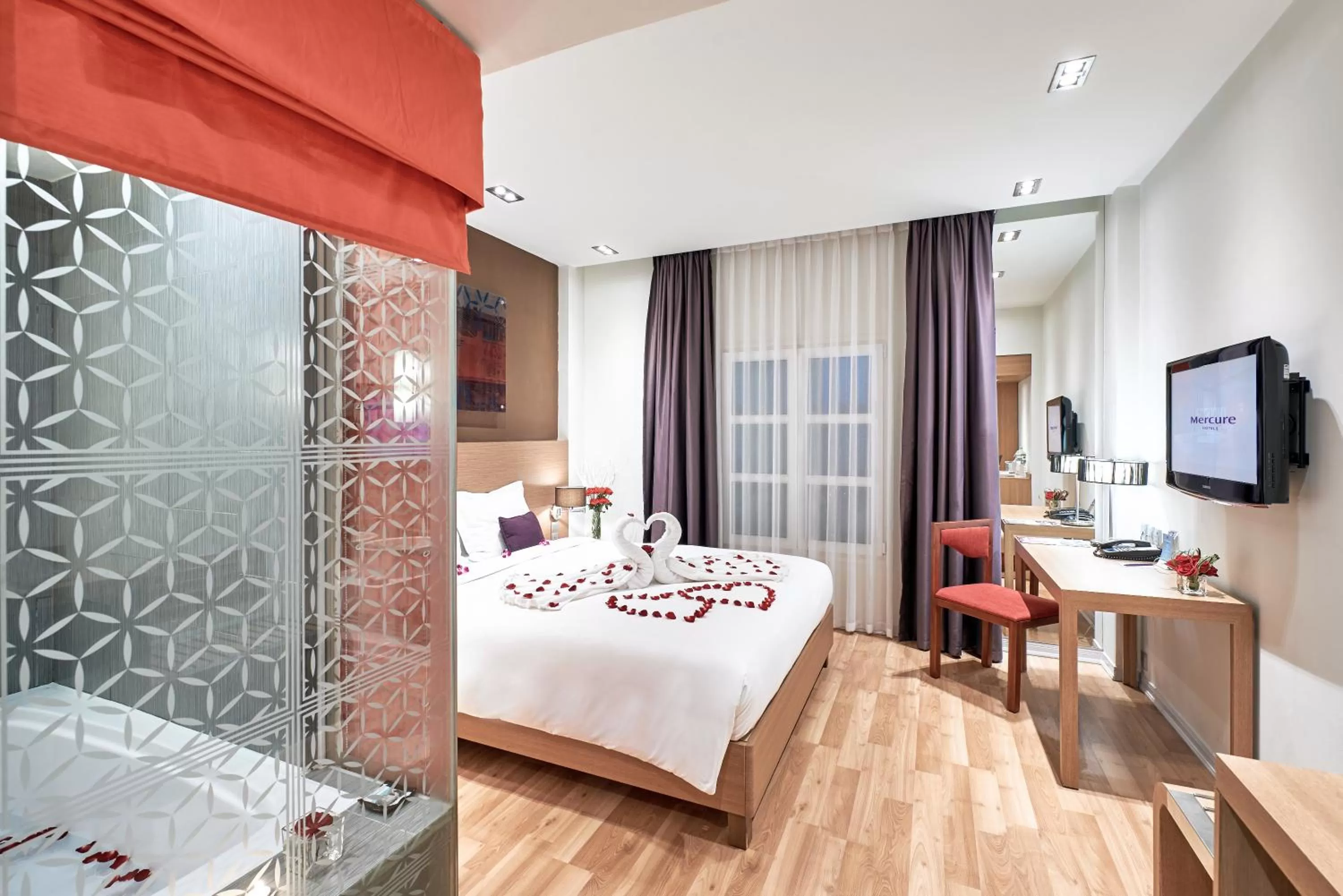 Photo of the whole room, Bed in Mercure Hanoi La Gare Hotel