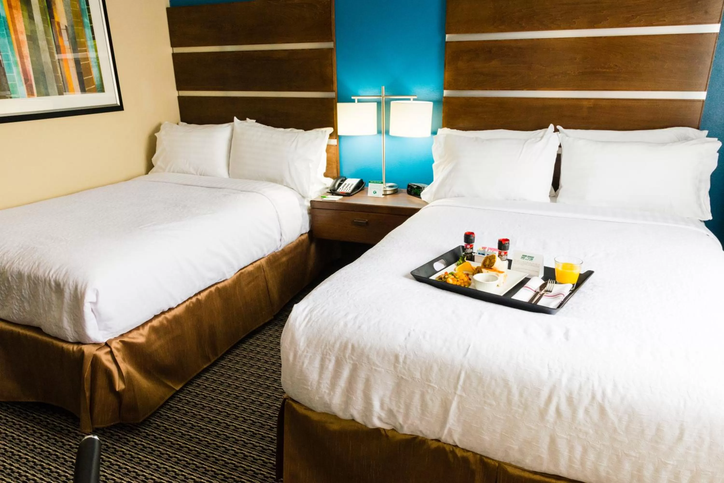 Bed in Holiday Inn Houston Downtown by IHG