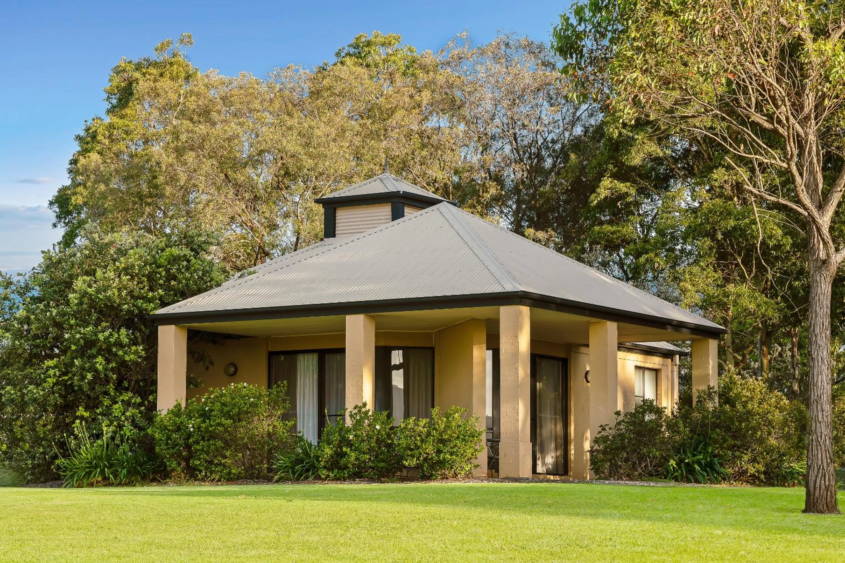 Property building in Leisure Inn Pokolbin Hill