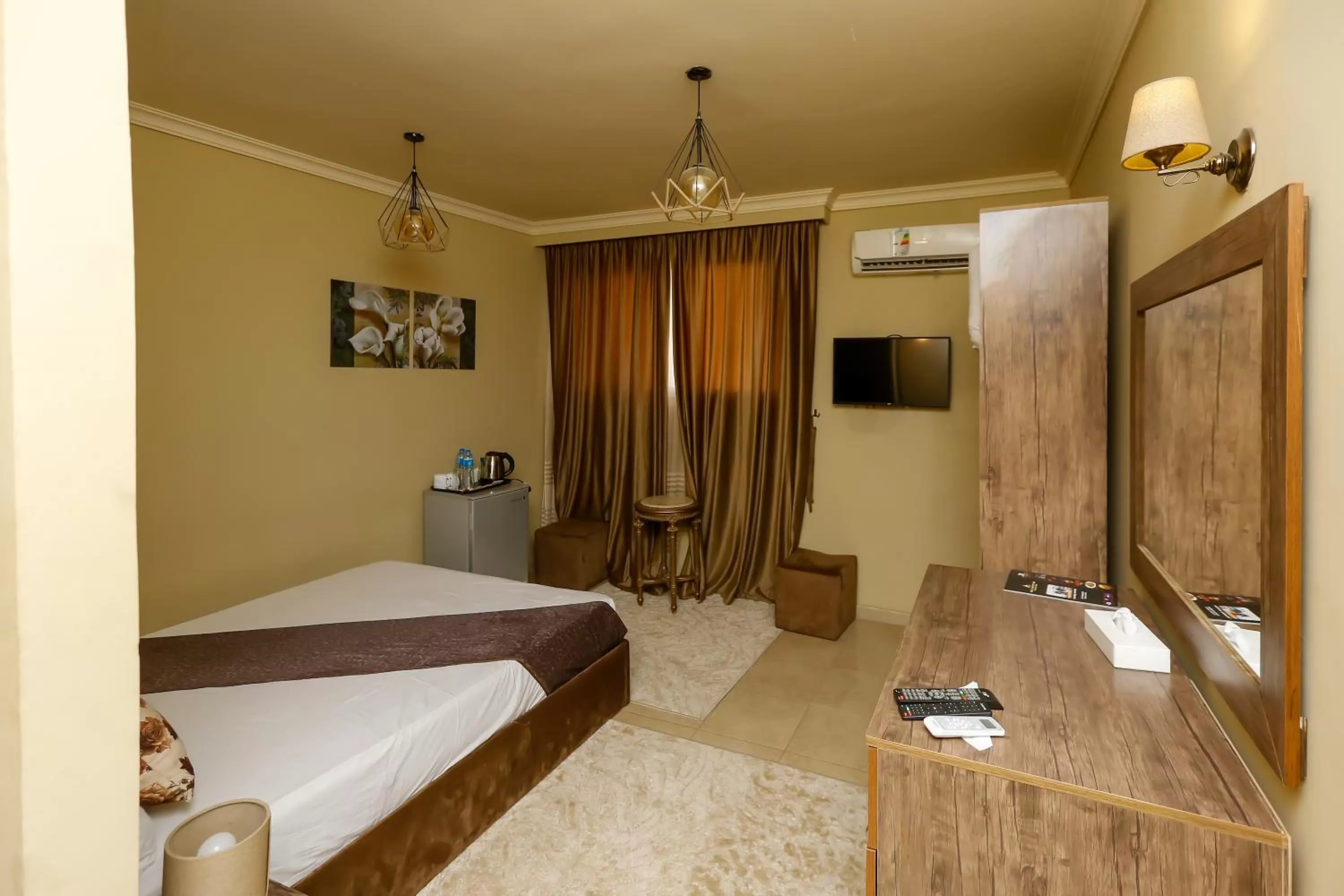 Communal lounge/ TV room in King Cheops Inn - Pyramid View