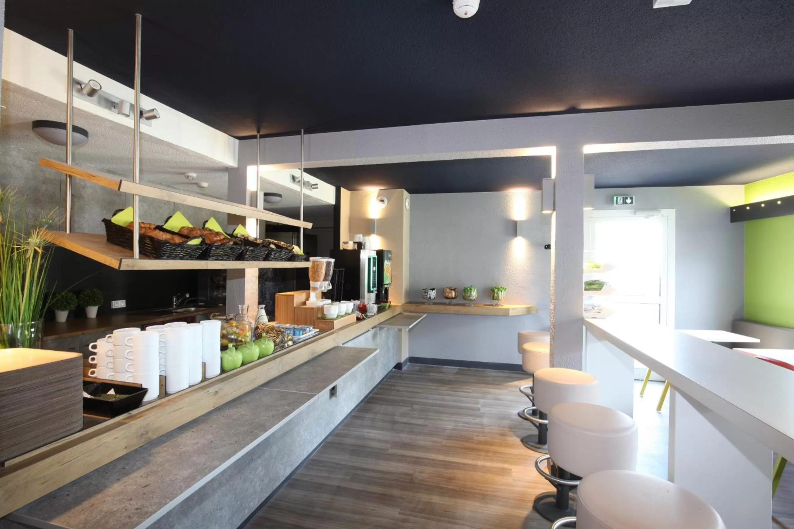 Breakfast, Kitchen/Kitchenette in Hotel Ibis Budget Abbeville