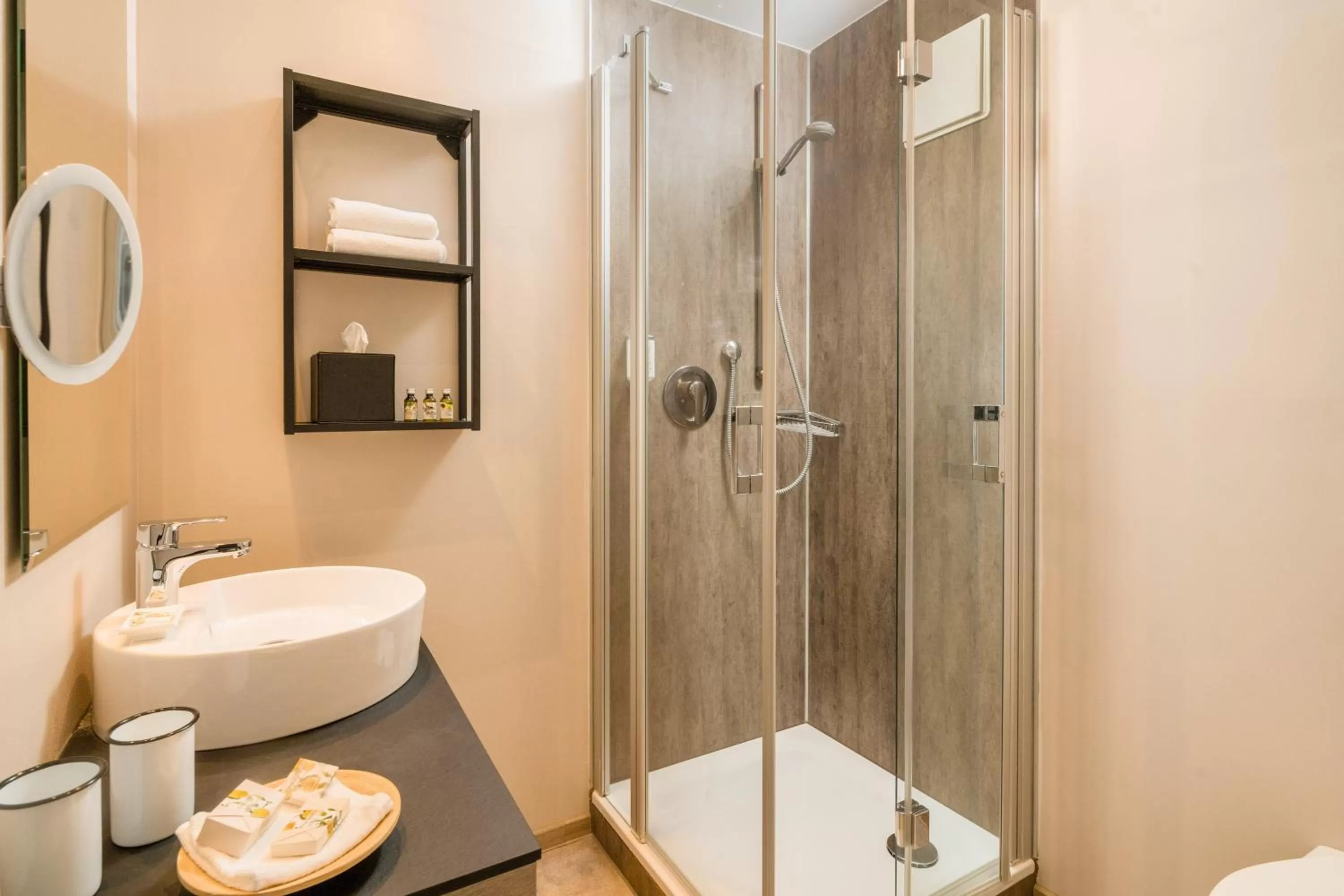 Shower in Hotel Germania