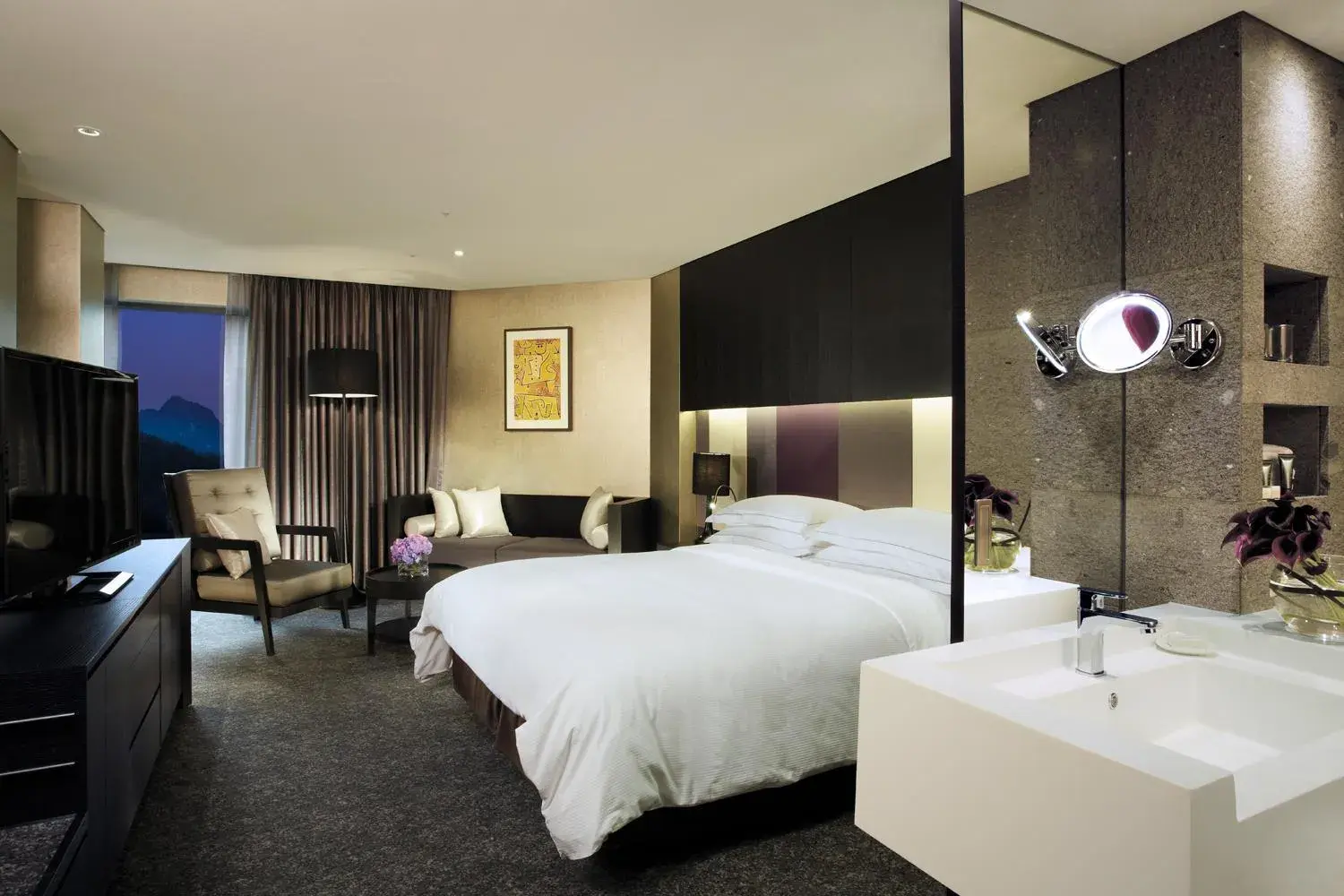 Executive Double Room in Swiss Grand Hotel Seoul & Grand Suite Executive Double Room in Swiss Grand Hotel Seoul & Grand Suite