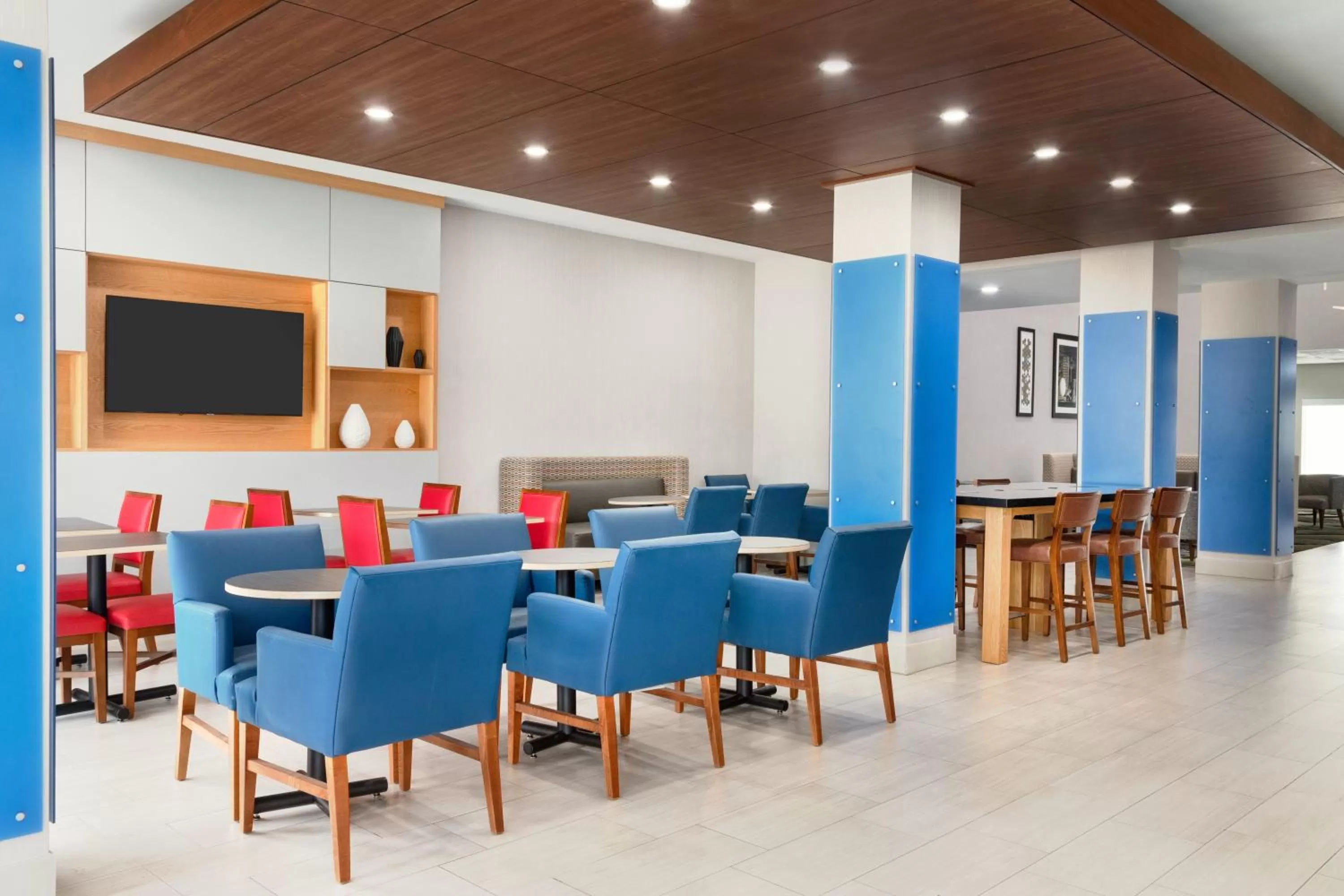 Breakfast in Holiday Inn Express & Suites Searcy by IHG