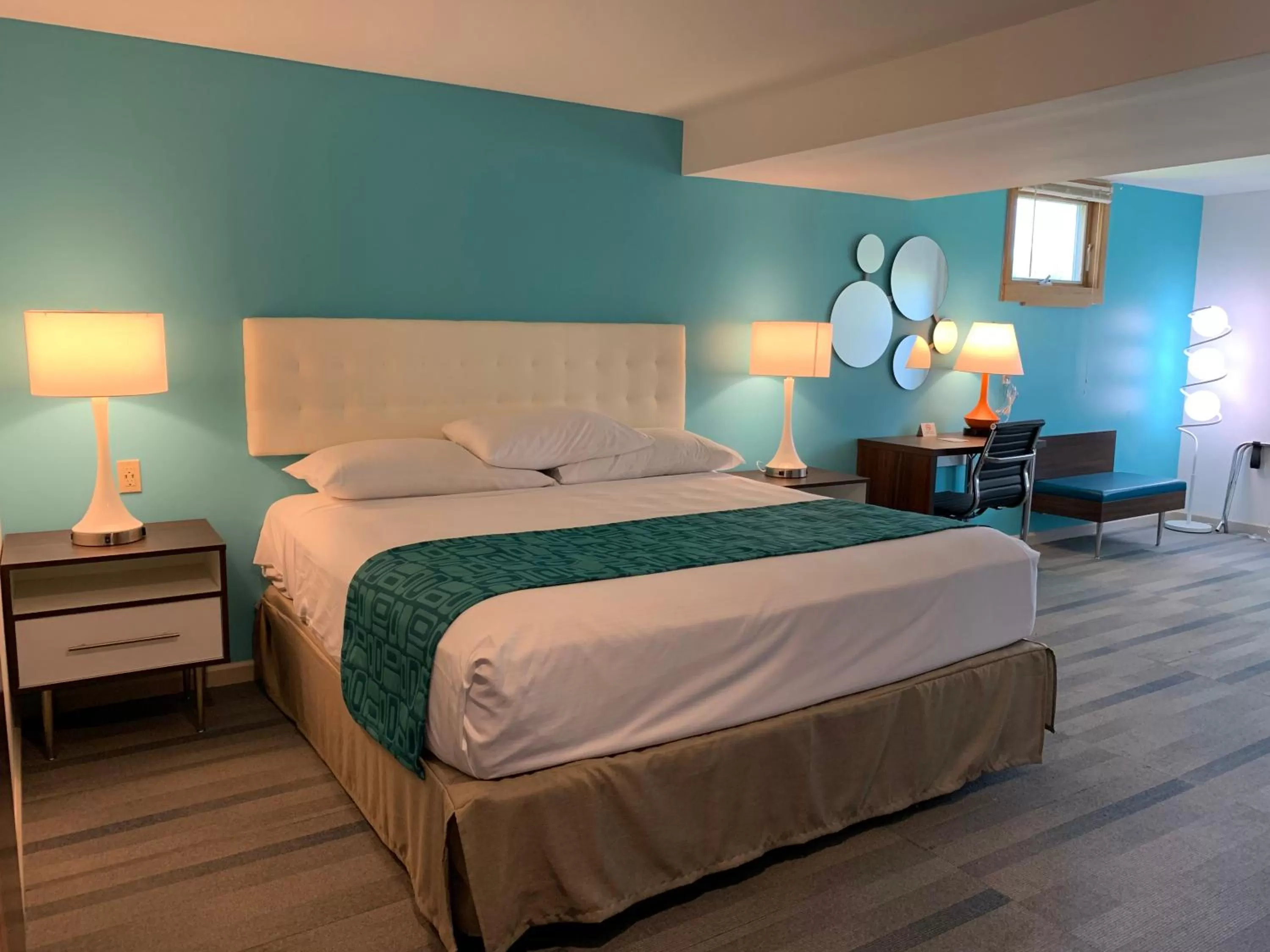 Bed in Howard Johnson by Wyndham Williamstown