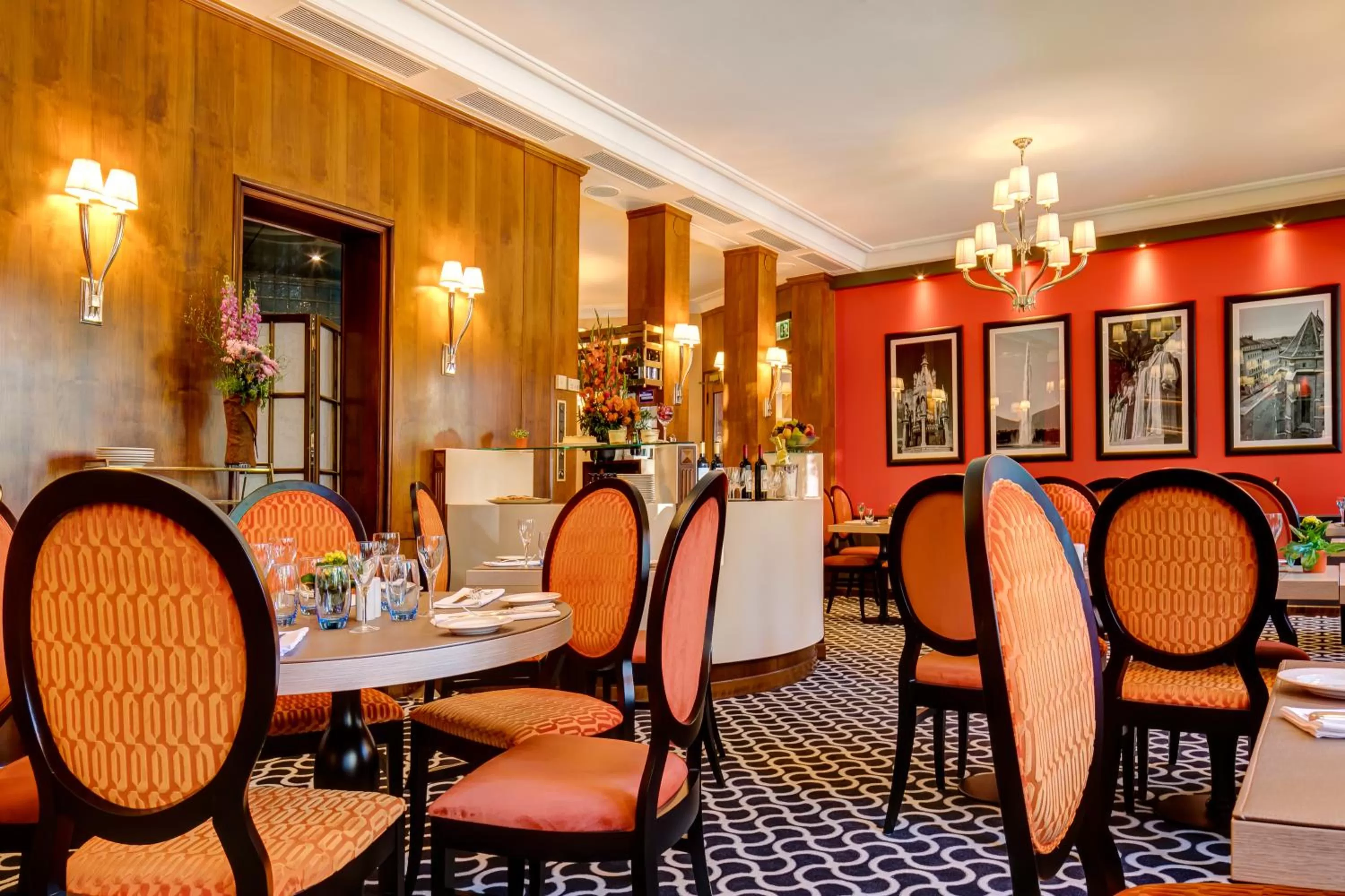 Restaurant/places to eat in Hotel Eden