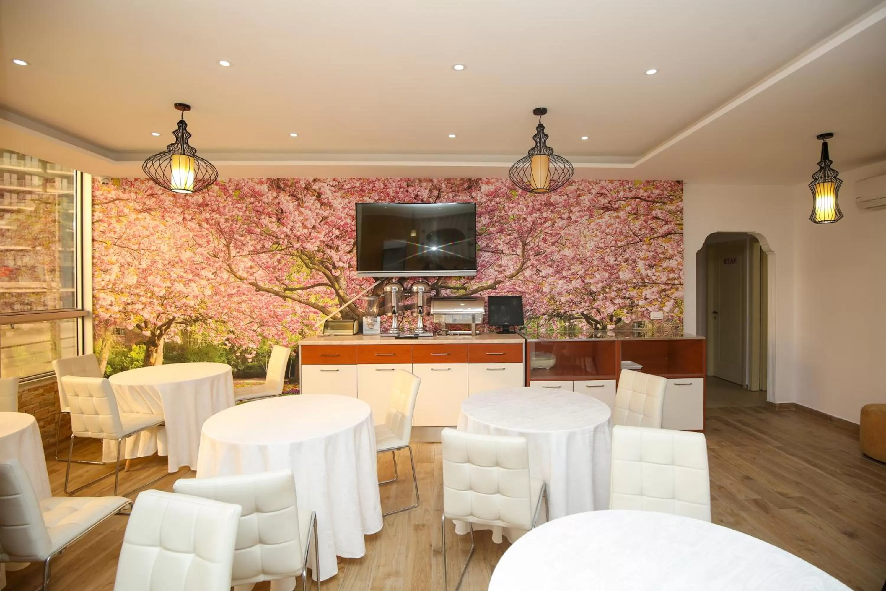 Restaurant/places to eat in Noar Boutique Hotel