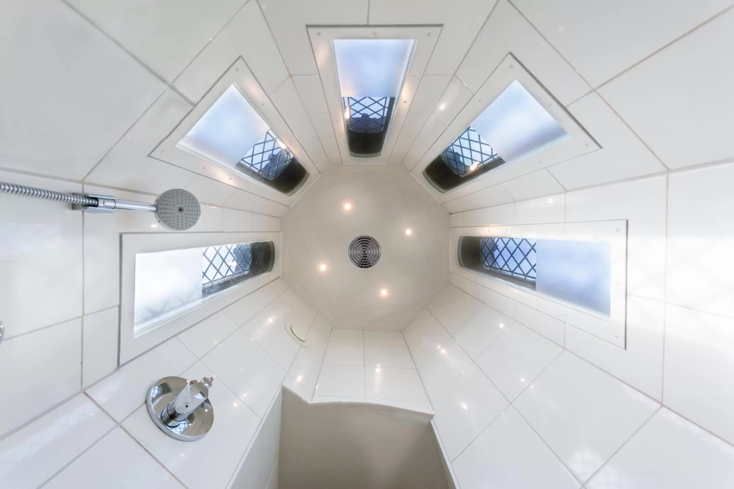 Shower in Fletcher Hotel Gilde