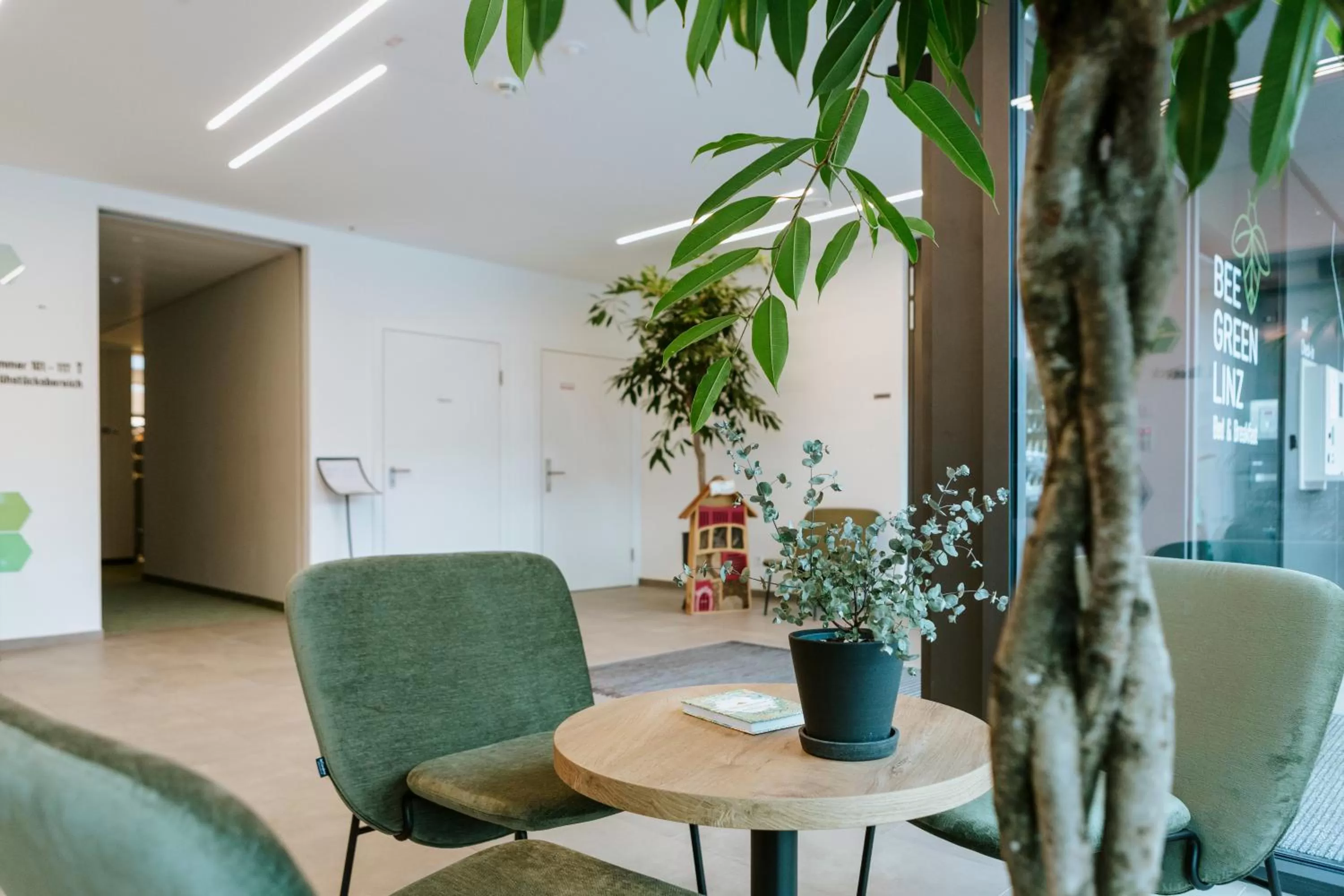 Lobby or reception, Seating Area in BEE GREEN Linz Self-Check-in-Hotel