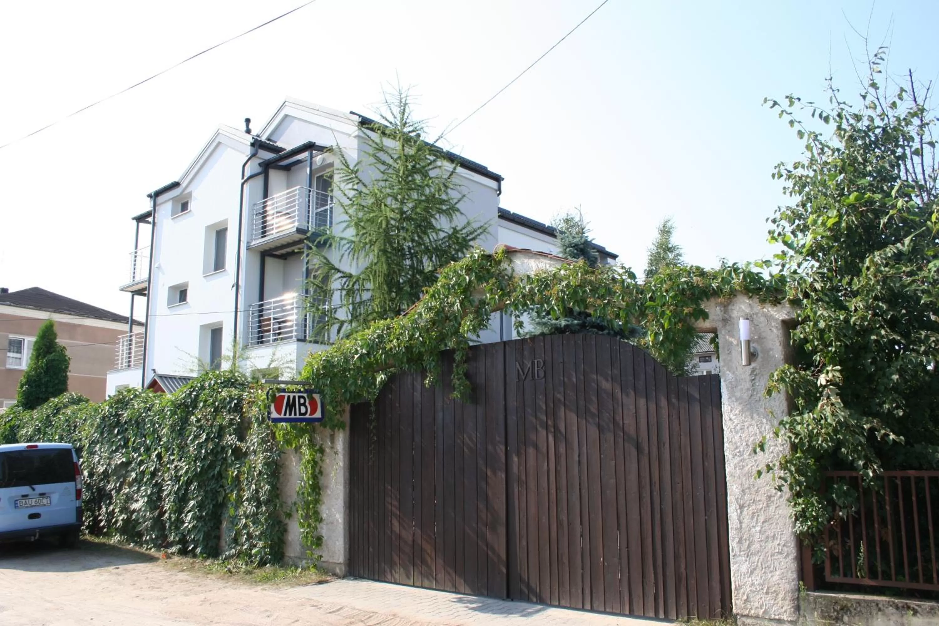 Facade/entrance, Property Building in Villa MB