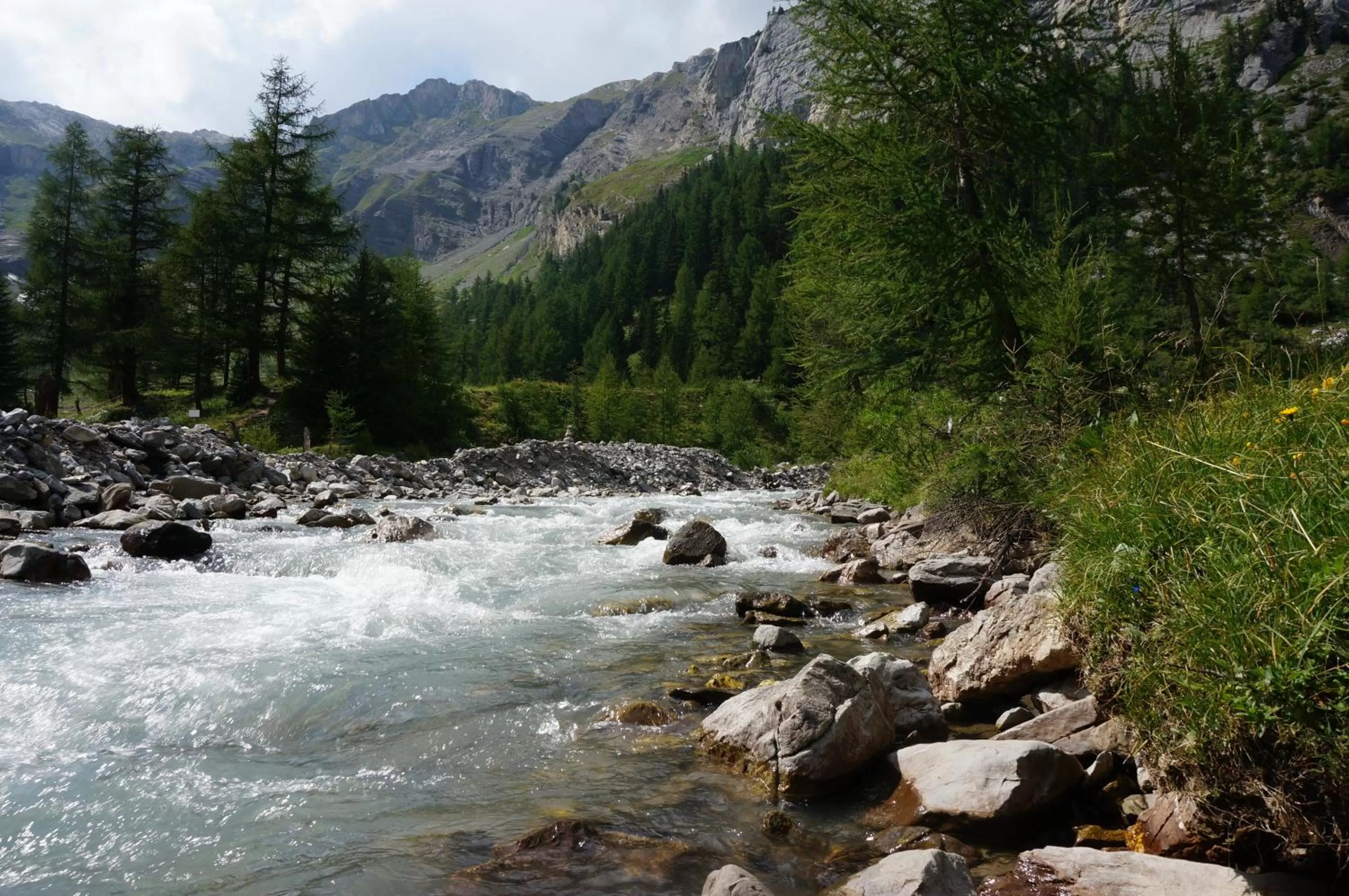 Hiking in bnb Valais - by La Sittelle