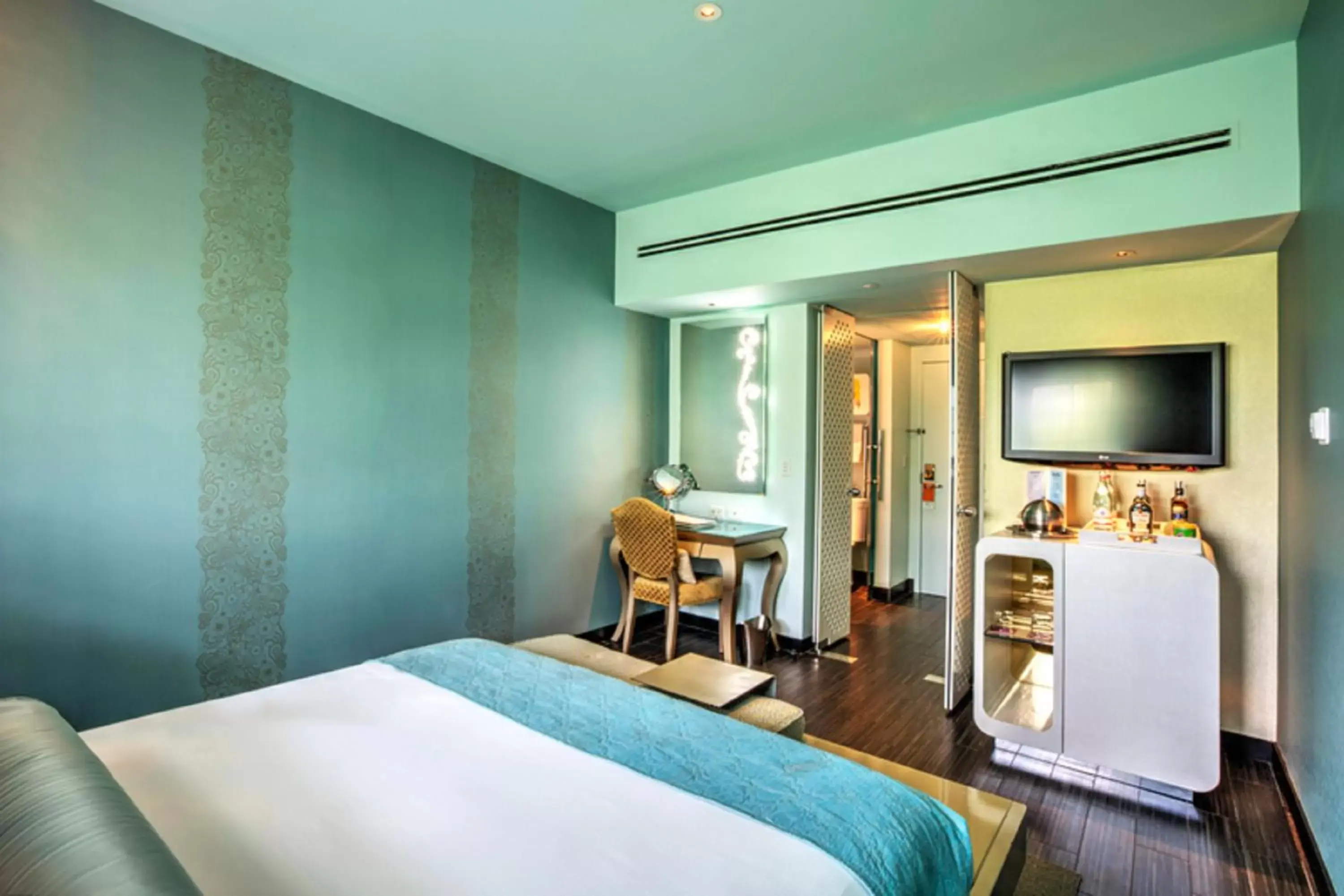 King Room with Roll-in Shower in Dream South Beach, Part Of Hyatt King Room with Roll-in Shower in Dream South Beach, Part Of Hyatt