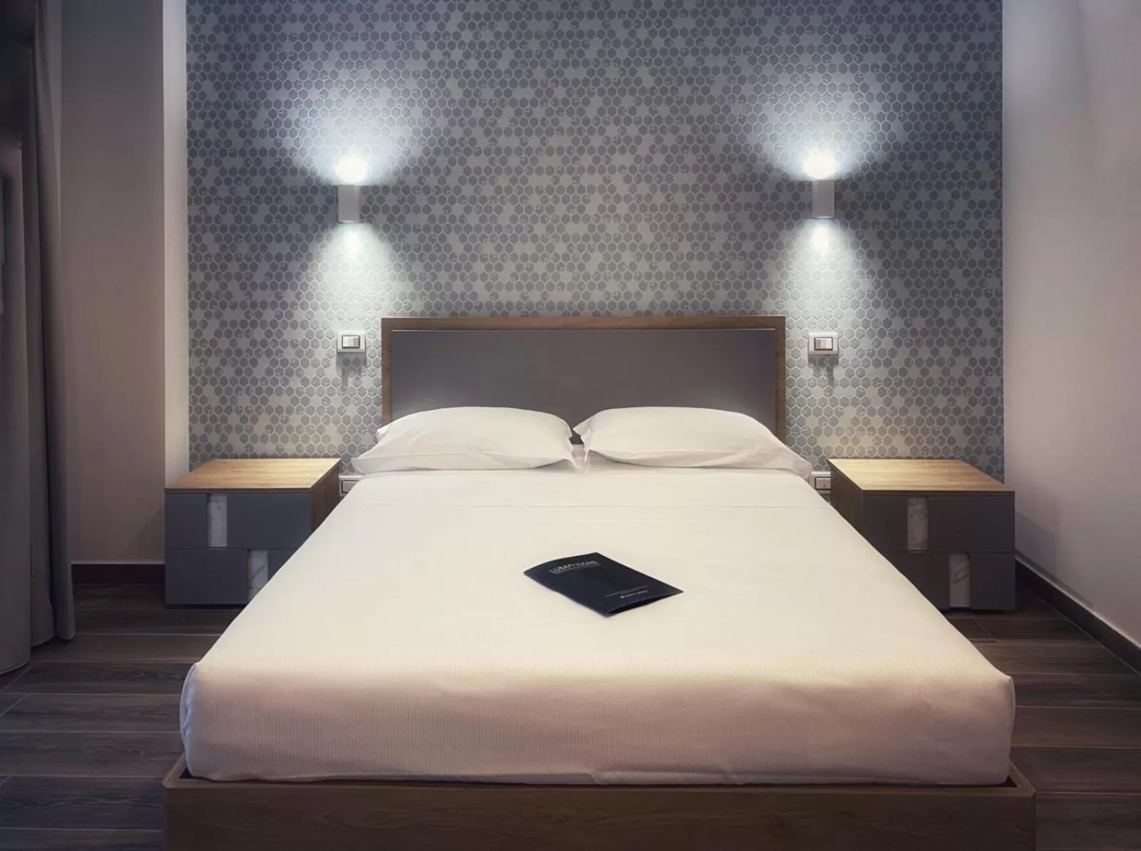 Bed in Lumarooms B&B