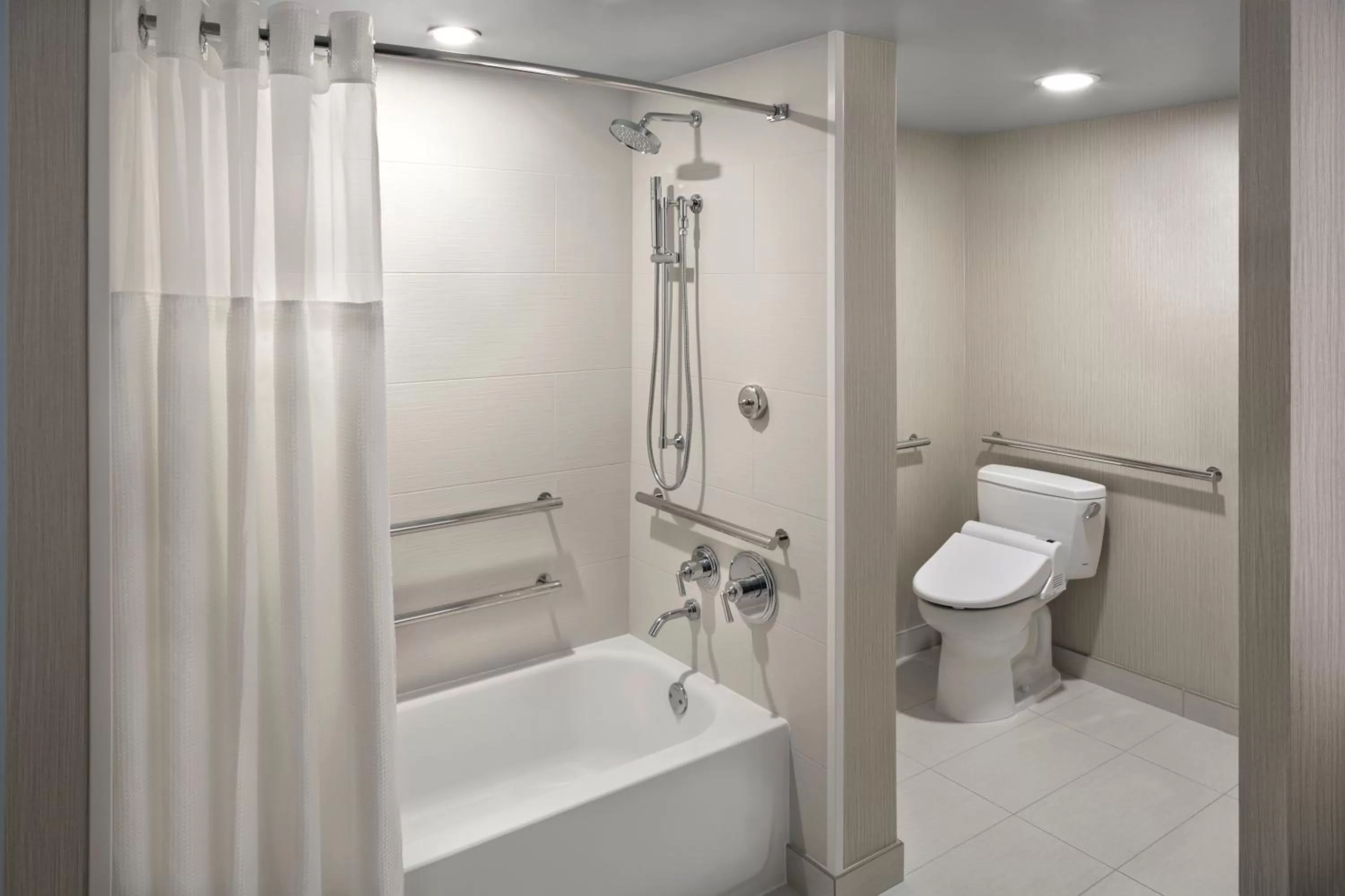 King Room with Accessible Tub in Hyatt Regency Waikiki Beach Resort & Spa