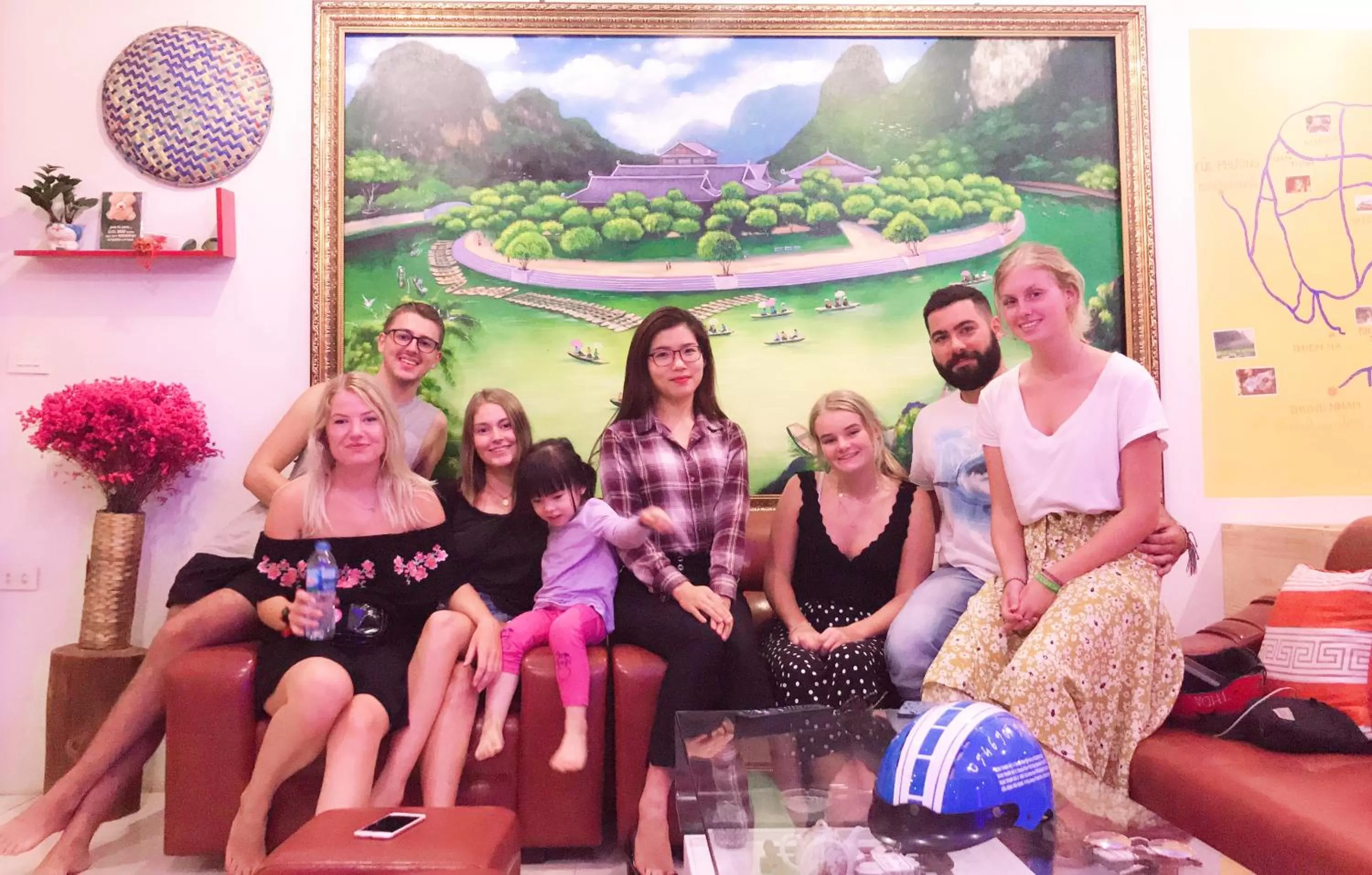 Communal lounge/ TV room in Trang An Ao Dai Homestay