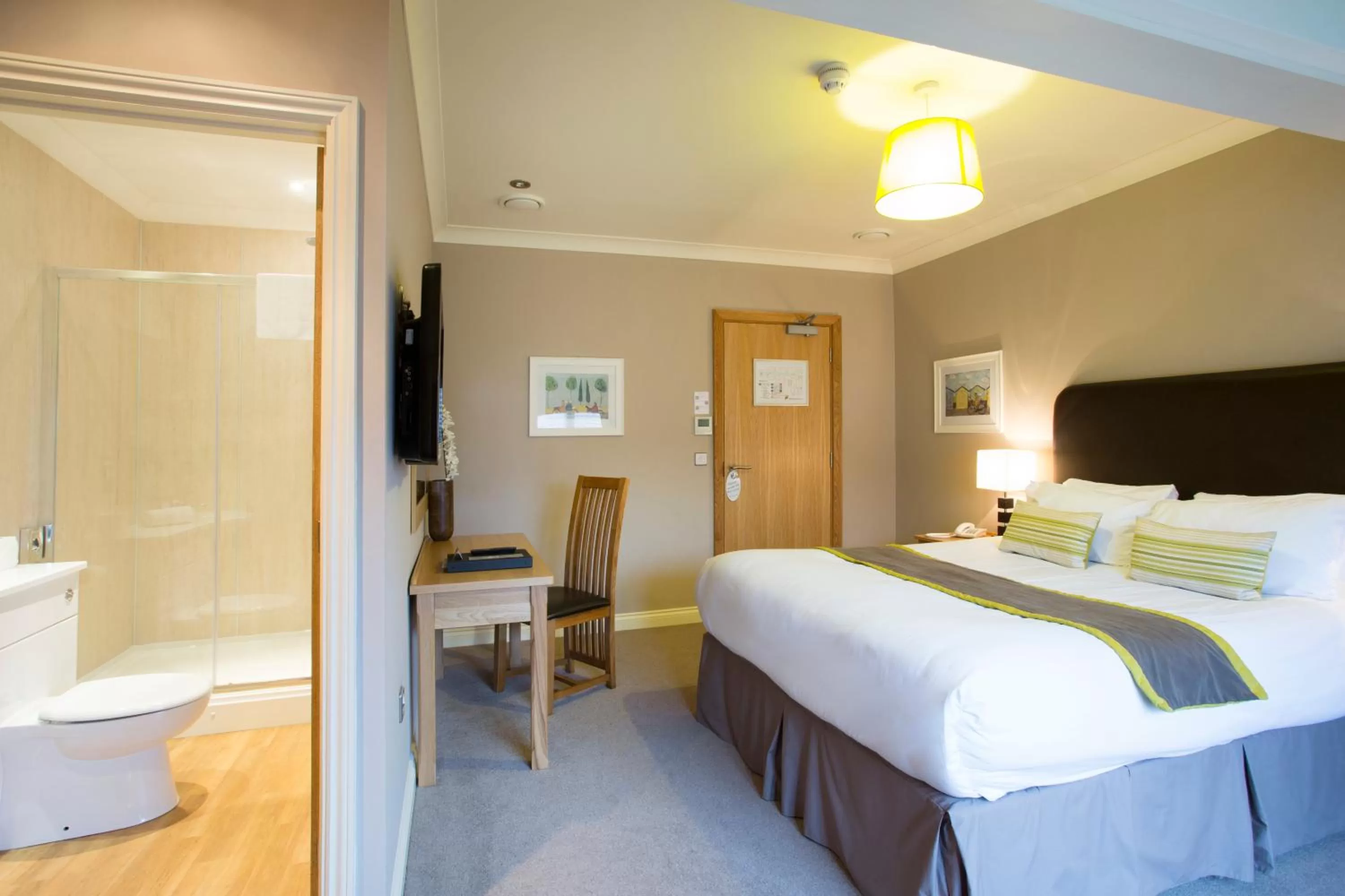 Bathroom, Bed in Breckland Lodge
