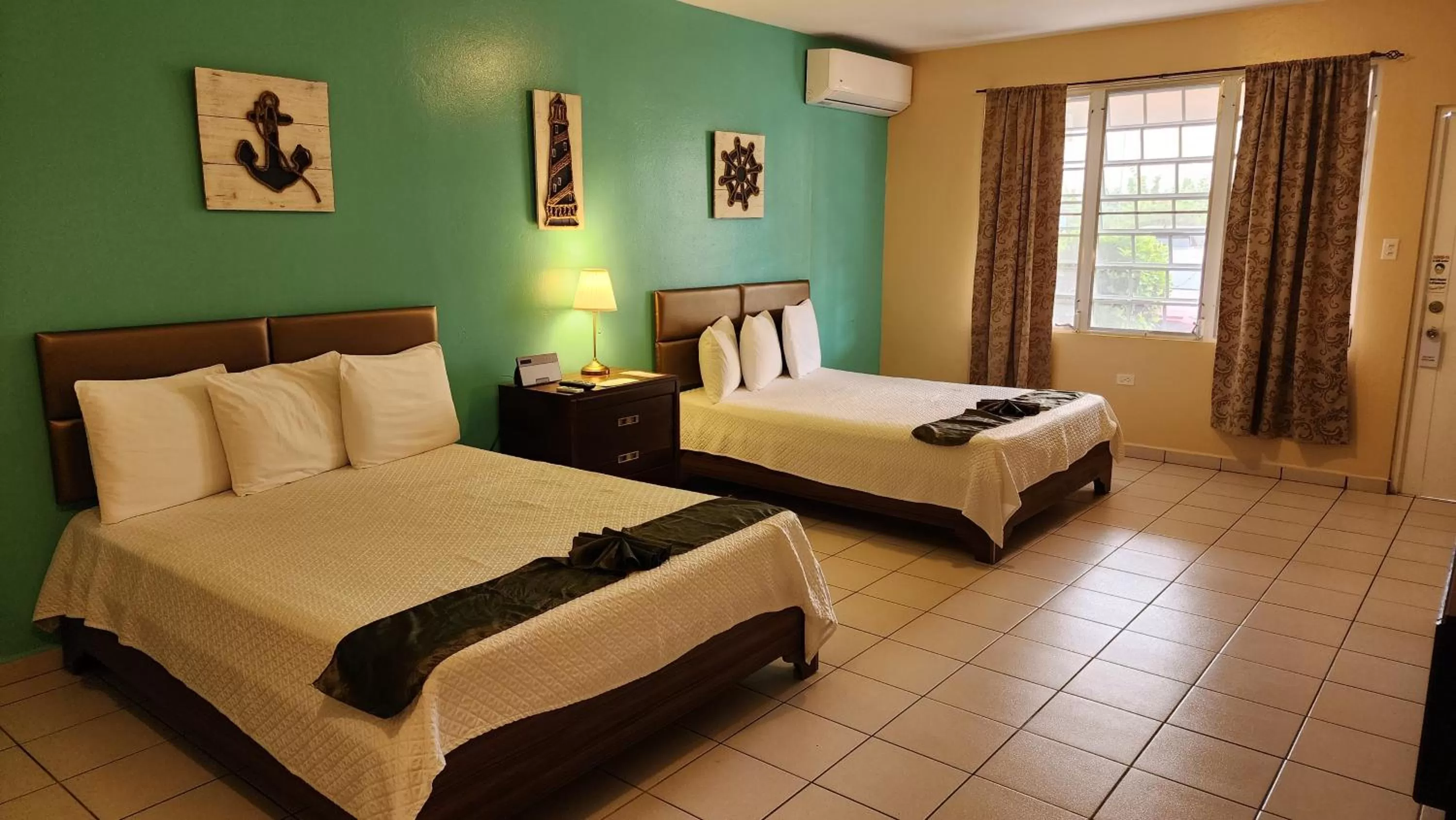 Bedroom, Bed in Combate Beach Resort