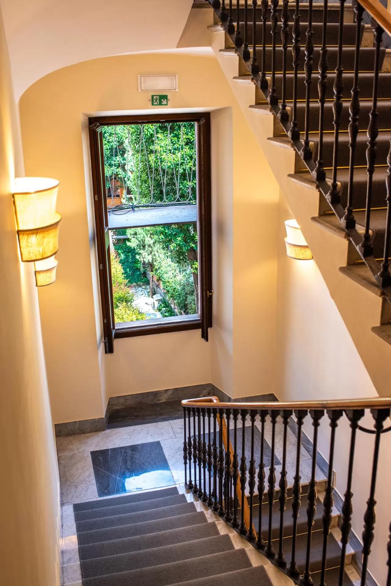 Property building in Sentho Roma