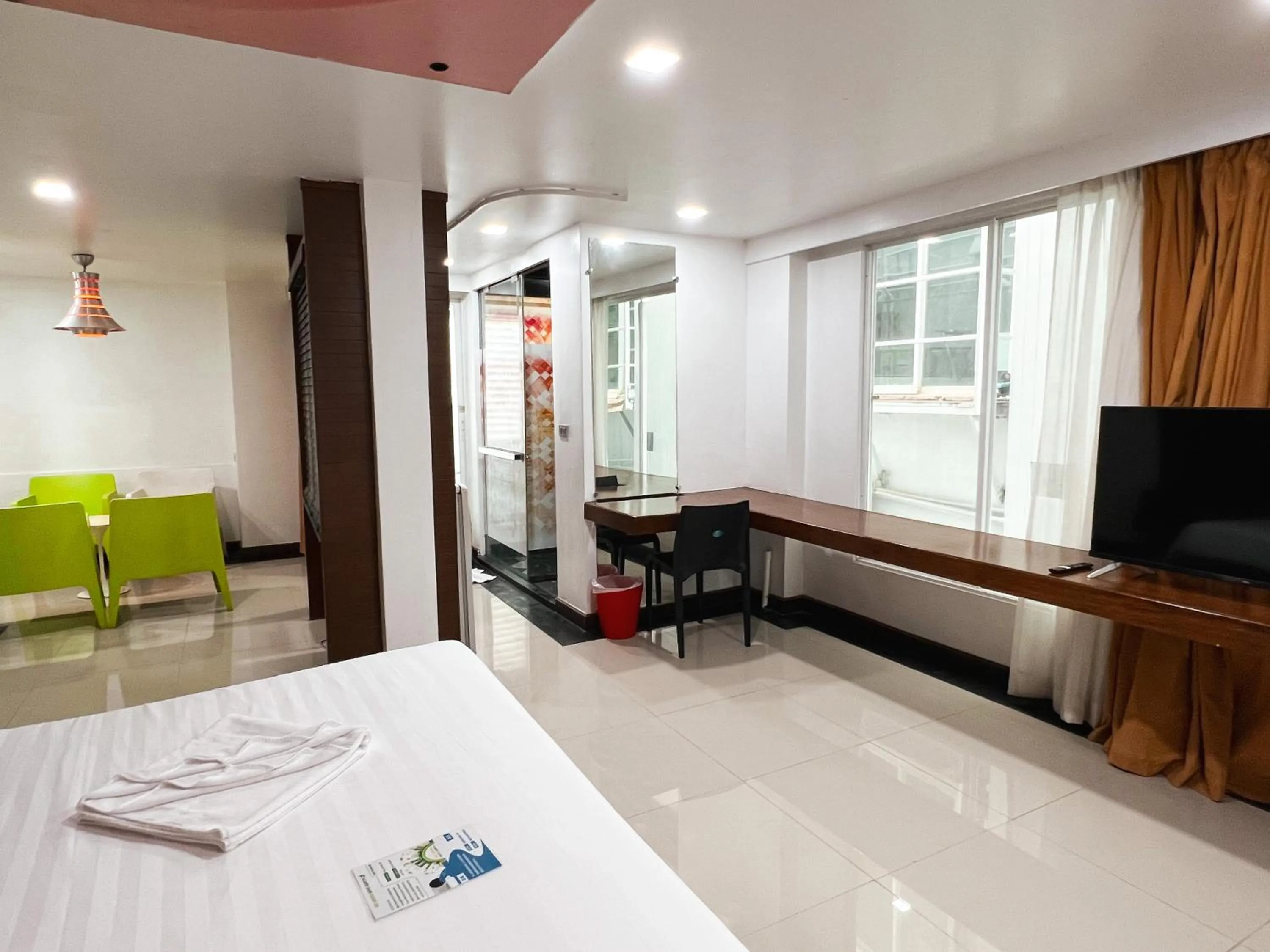 TV and multimedia, Bed in The Color Kata