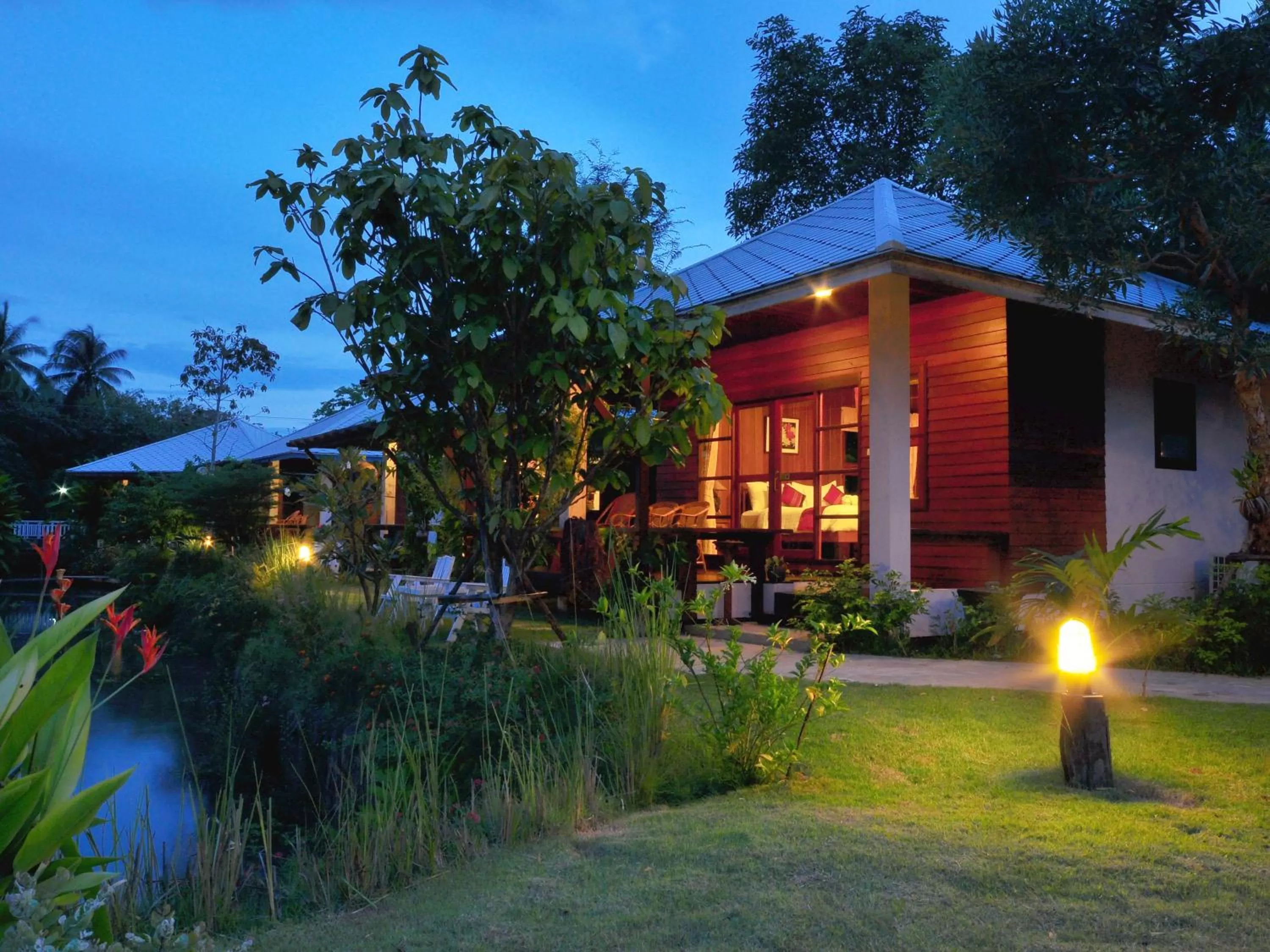 Property building in Maikaew Damnoen Resort
