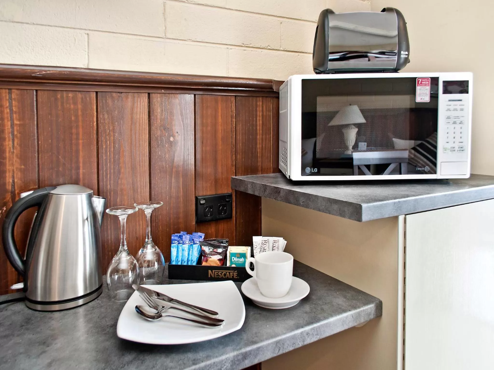 Coffee/tea facilities in Comfort Inn On Raglan