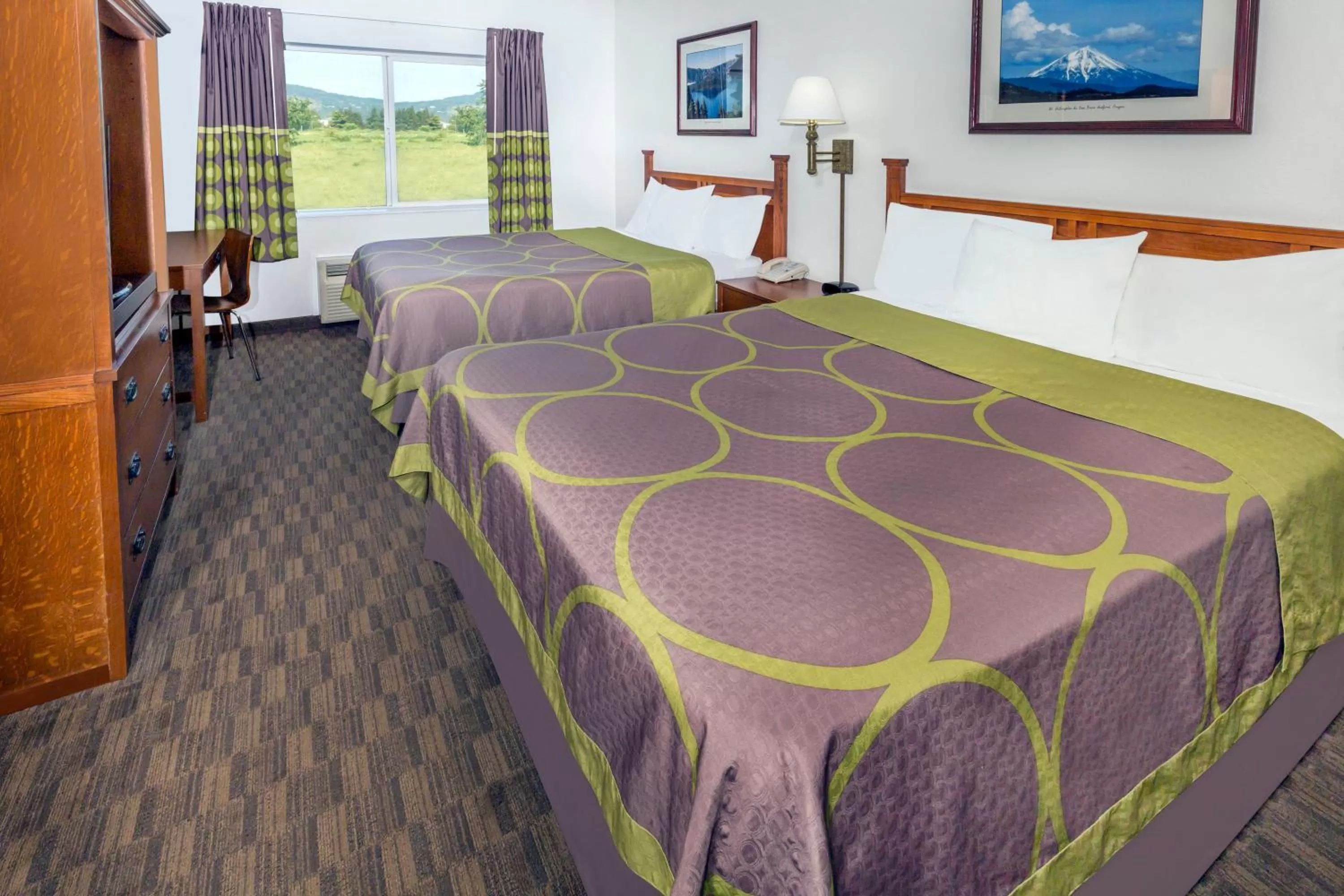 Bedroom, Bed in Super 8 by Wyndham Central Pt Medford