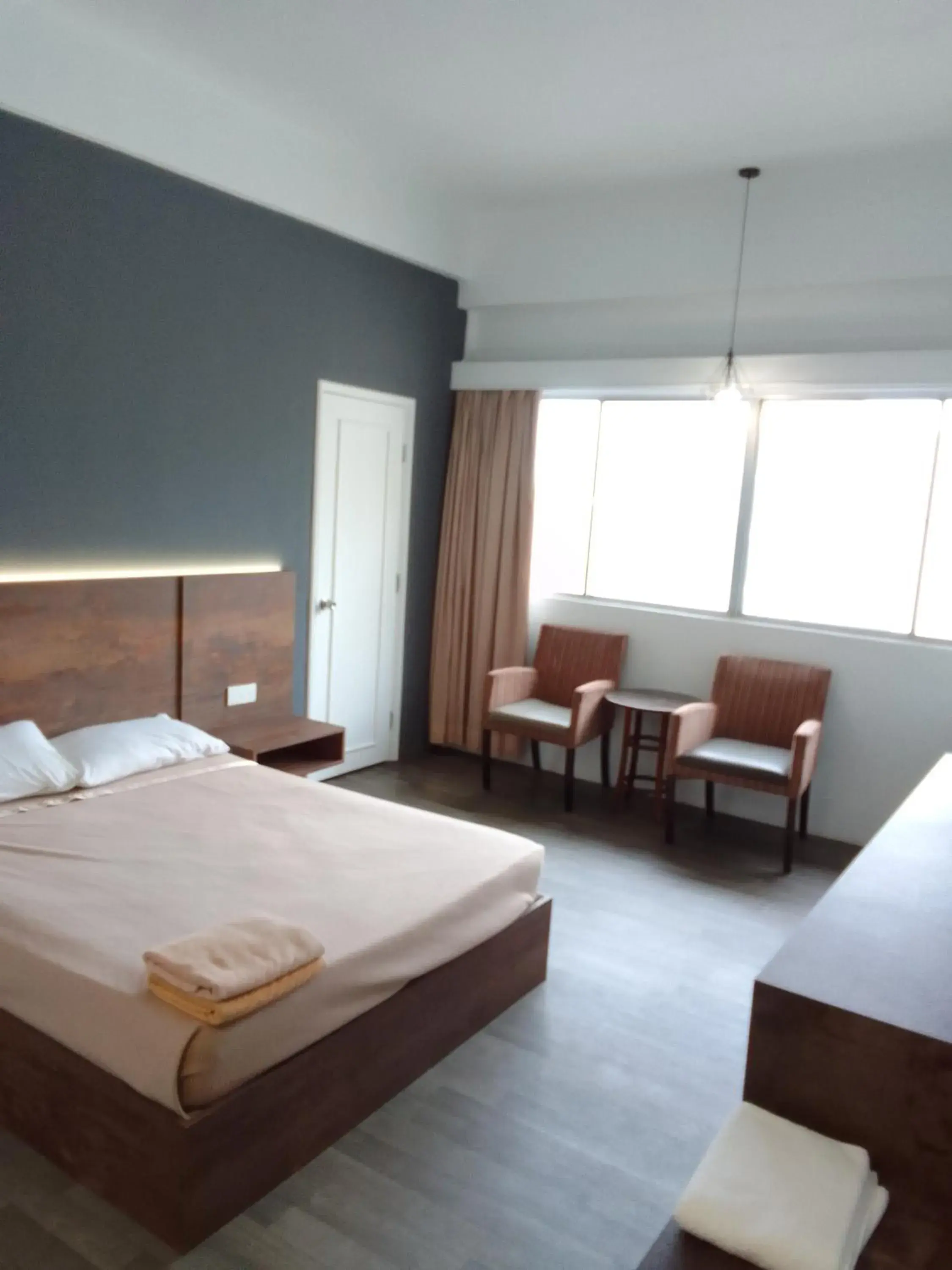 Double Room with Private Bathroom in M1 City Center Hotel & Suites Double Room with Private Bathroom in M1 City Center Hotel & Suites