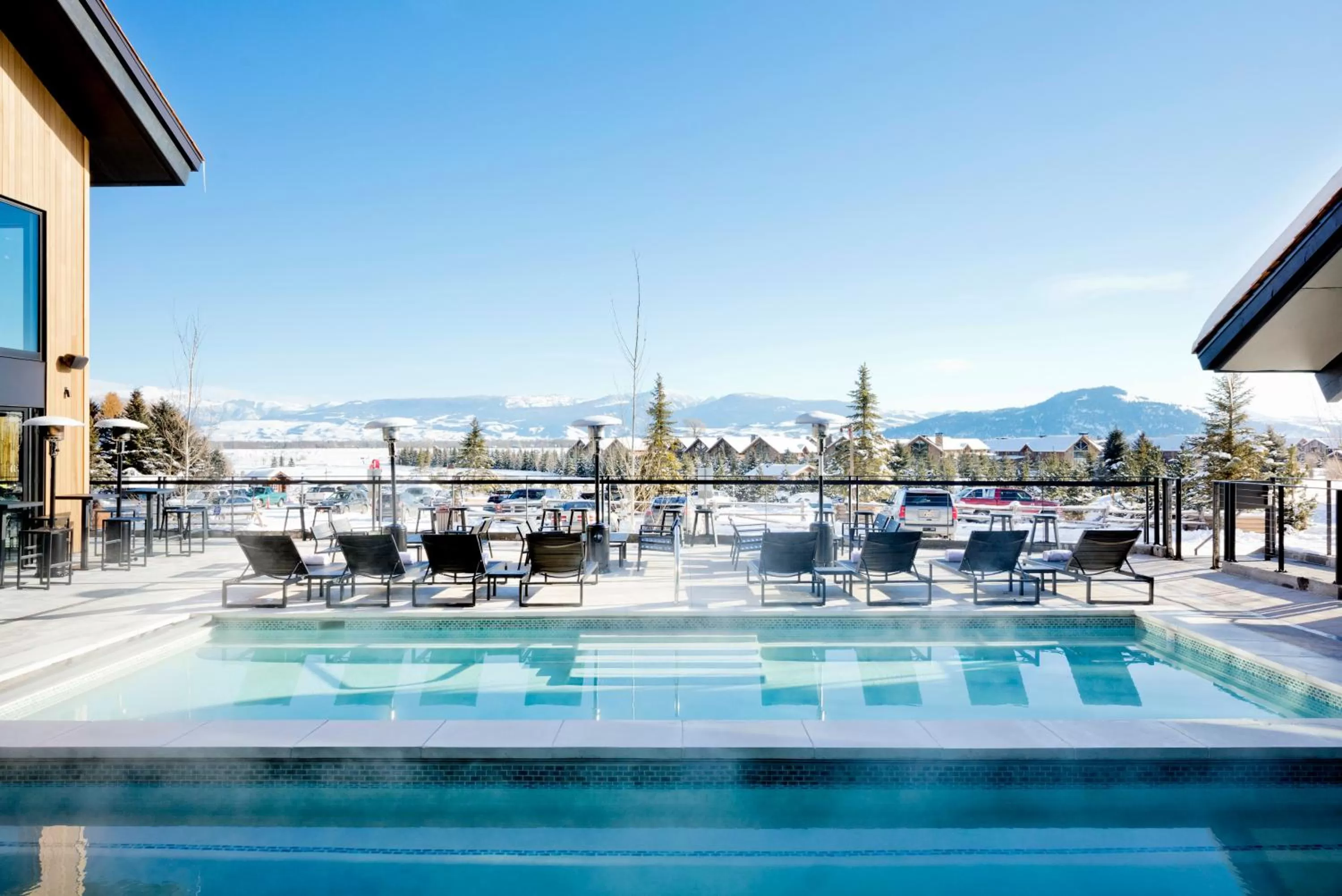 Hot Tub, Swimming Pool in Continuum Hotel