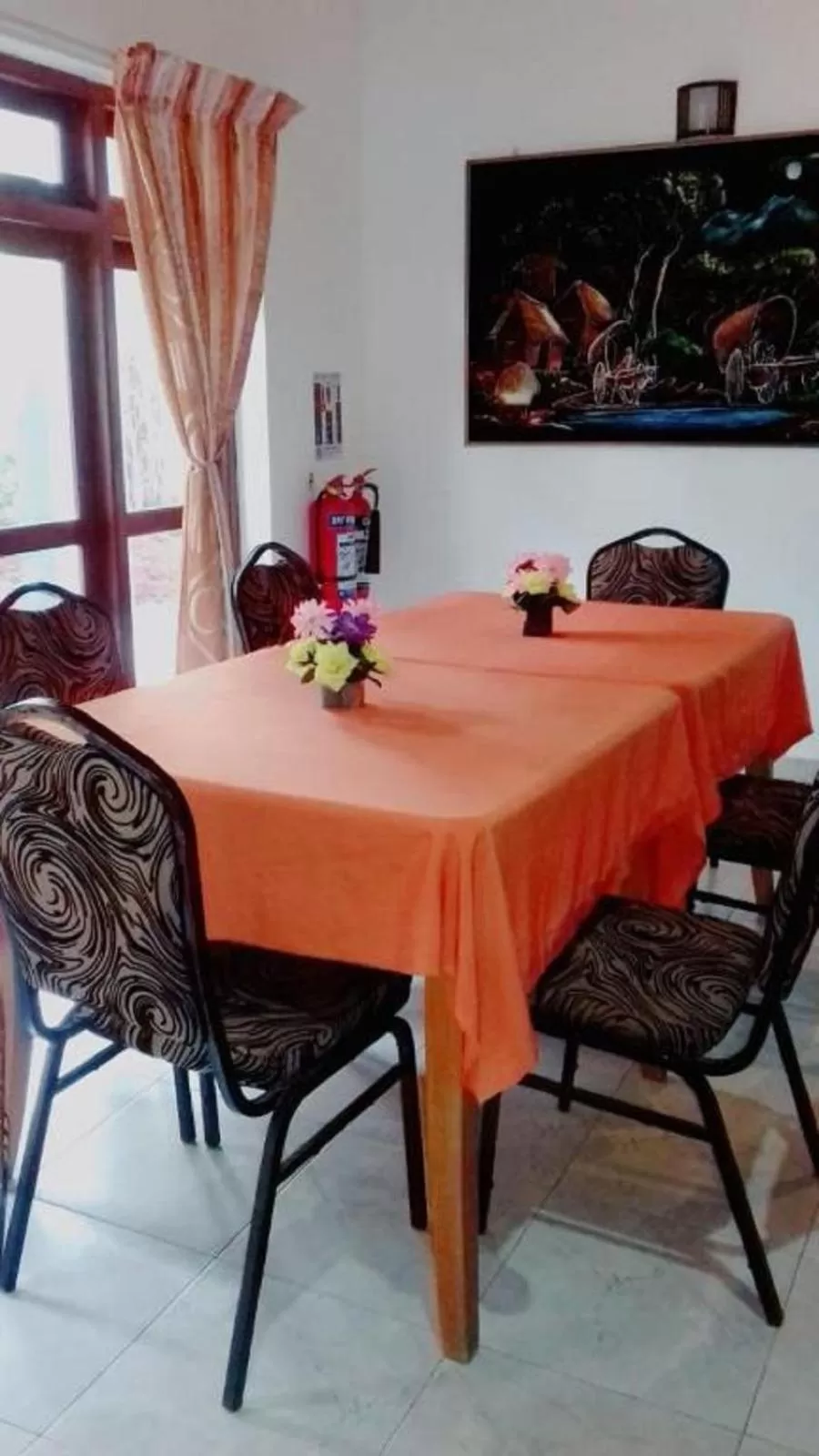 Restaurant/places to eat in Villa DeLorenta