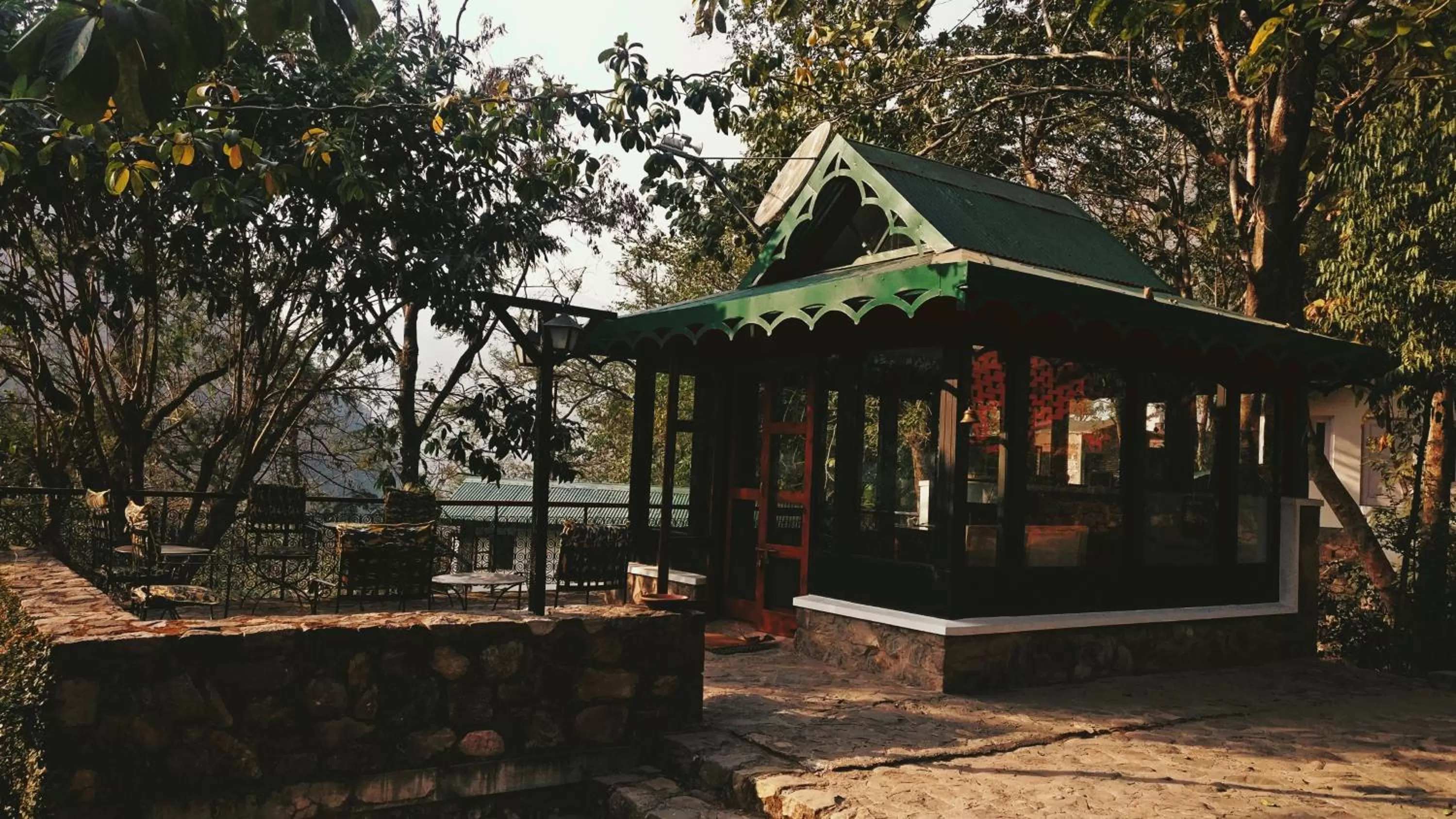 Lobby or reception in Neemrana's Glasshouse on the Ganges