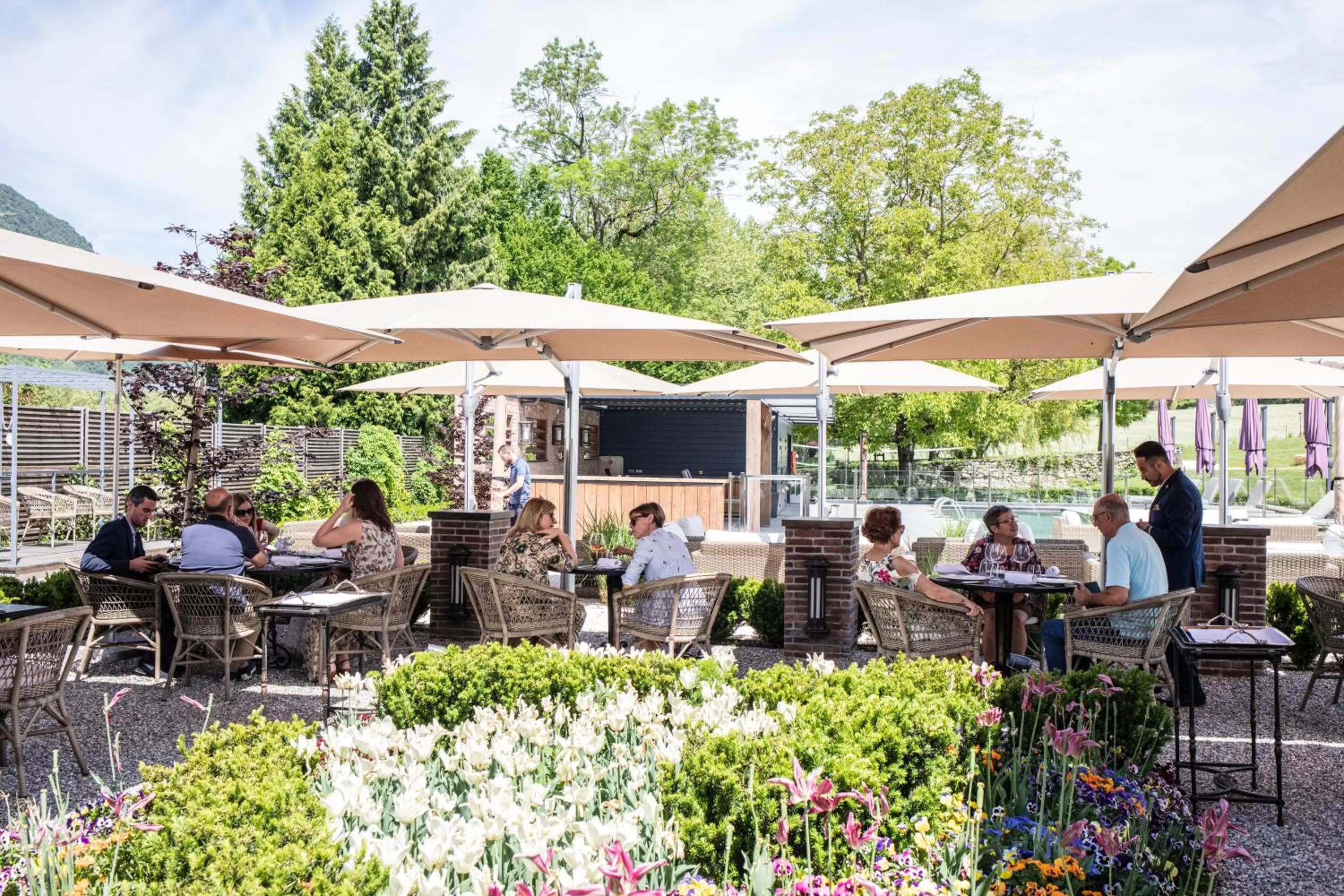 Restaurant/places to eat in Château Brachet