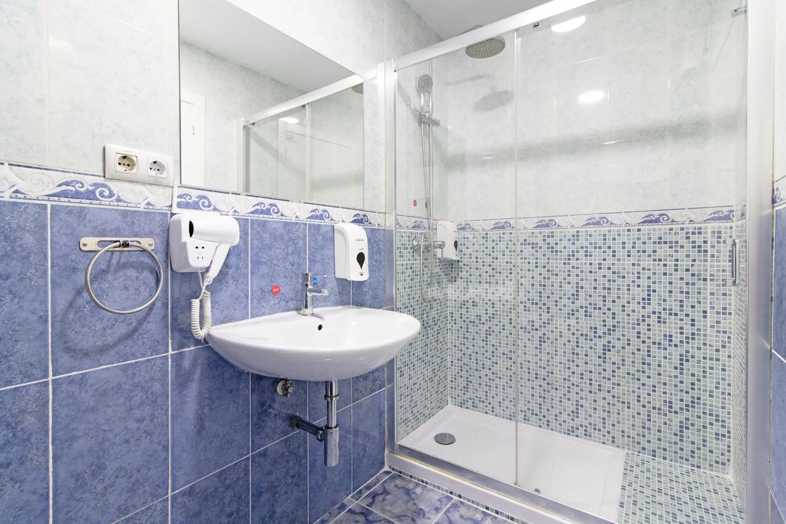 Shower in Hotel Sagunto