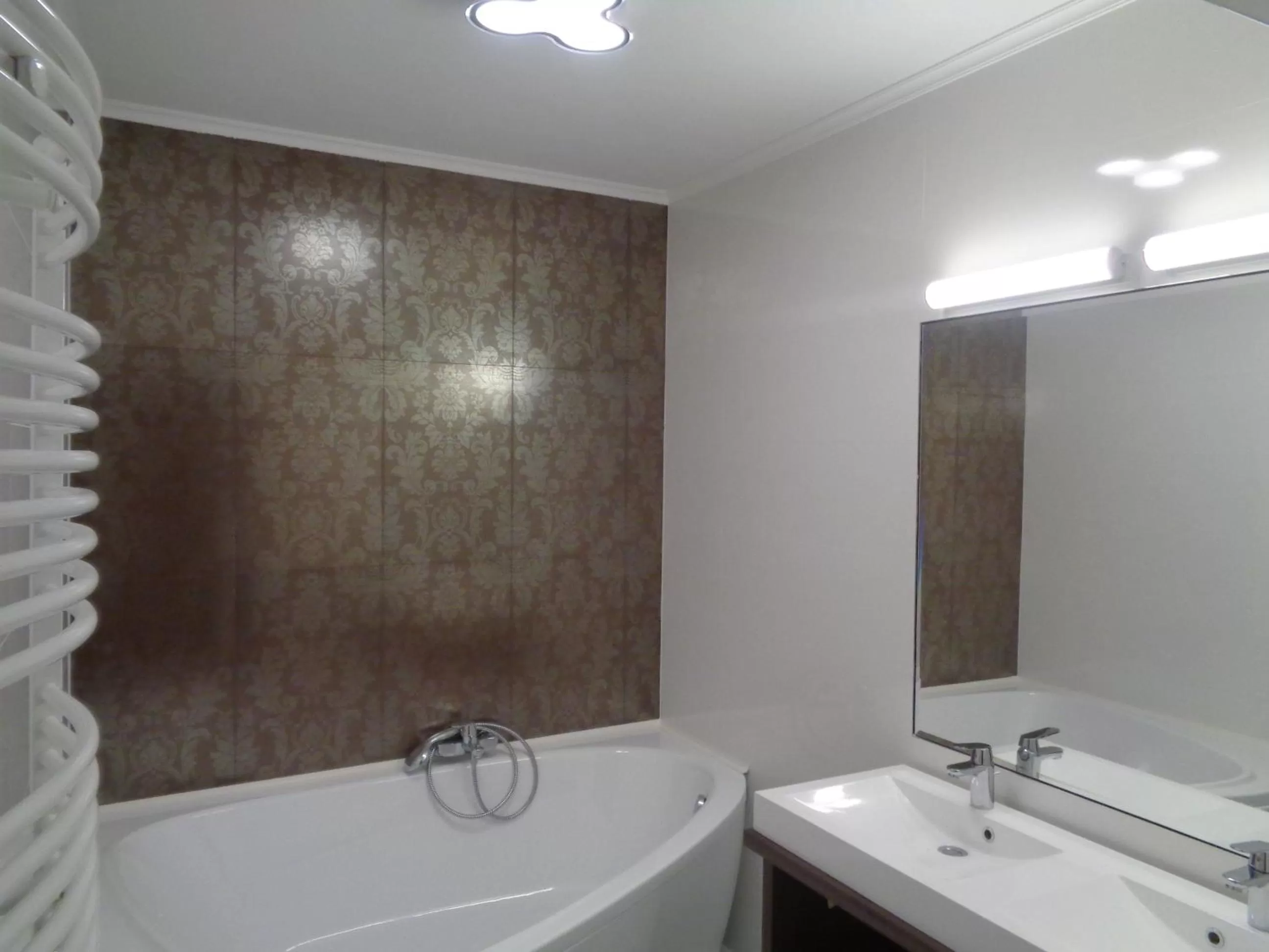 Bathroom in Hotel Írisz