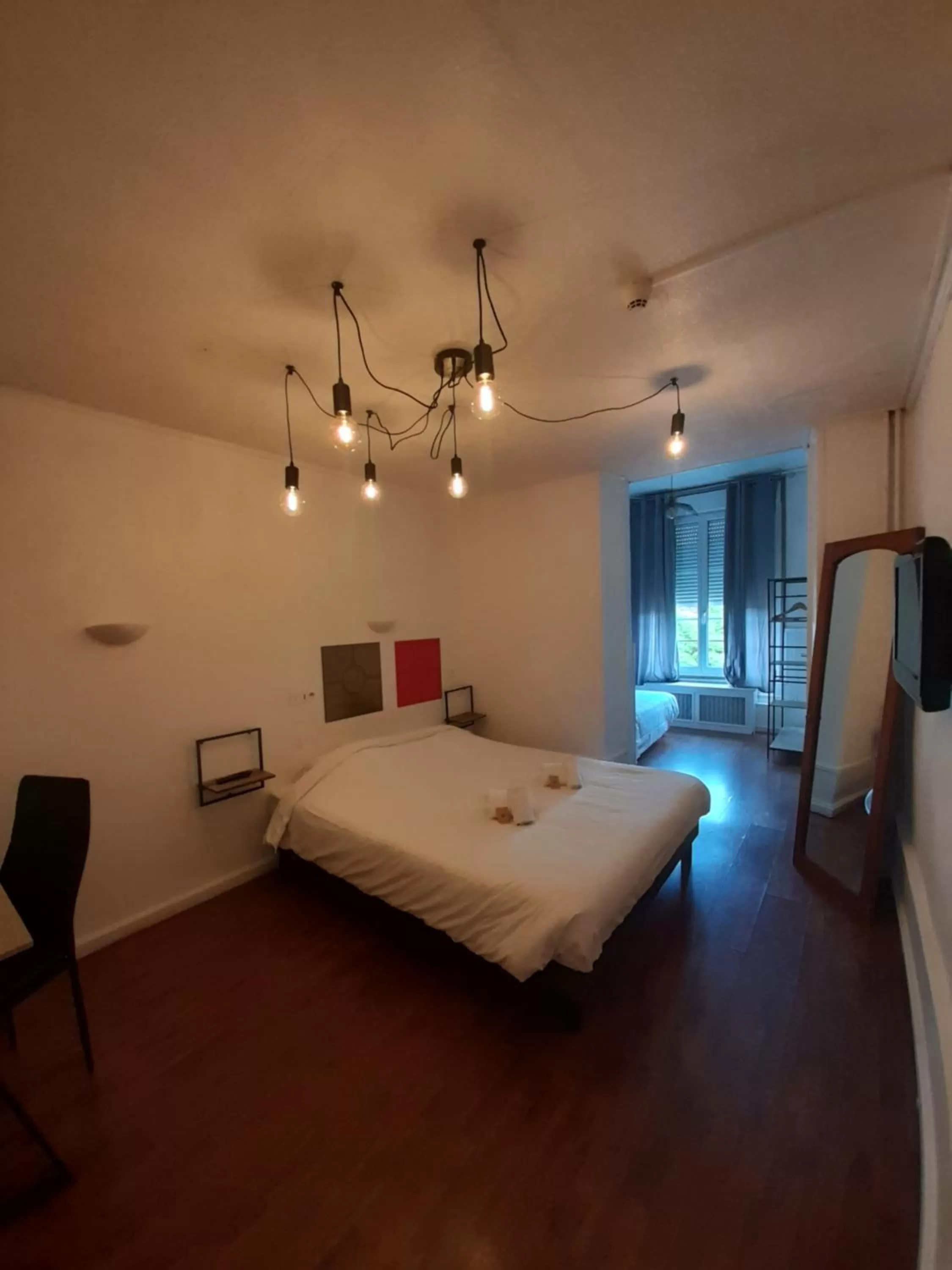 Bed in Hôtel & Restaurant Le Patio VICHY