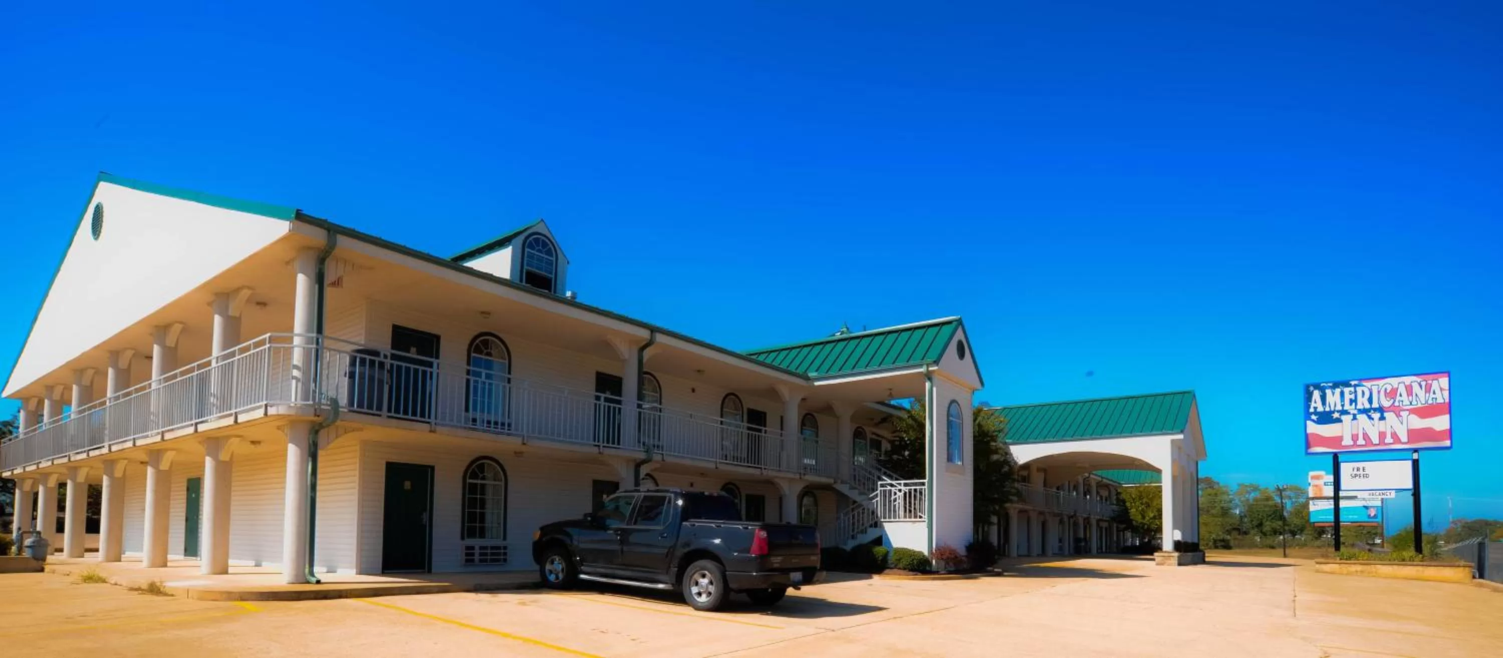 Property building in Americana Inn - Henderson