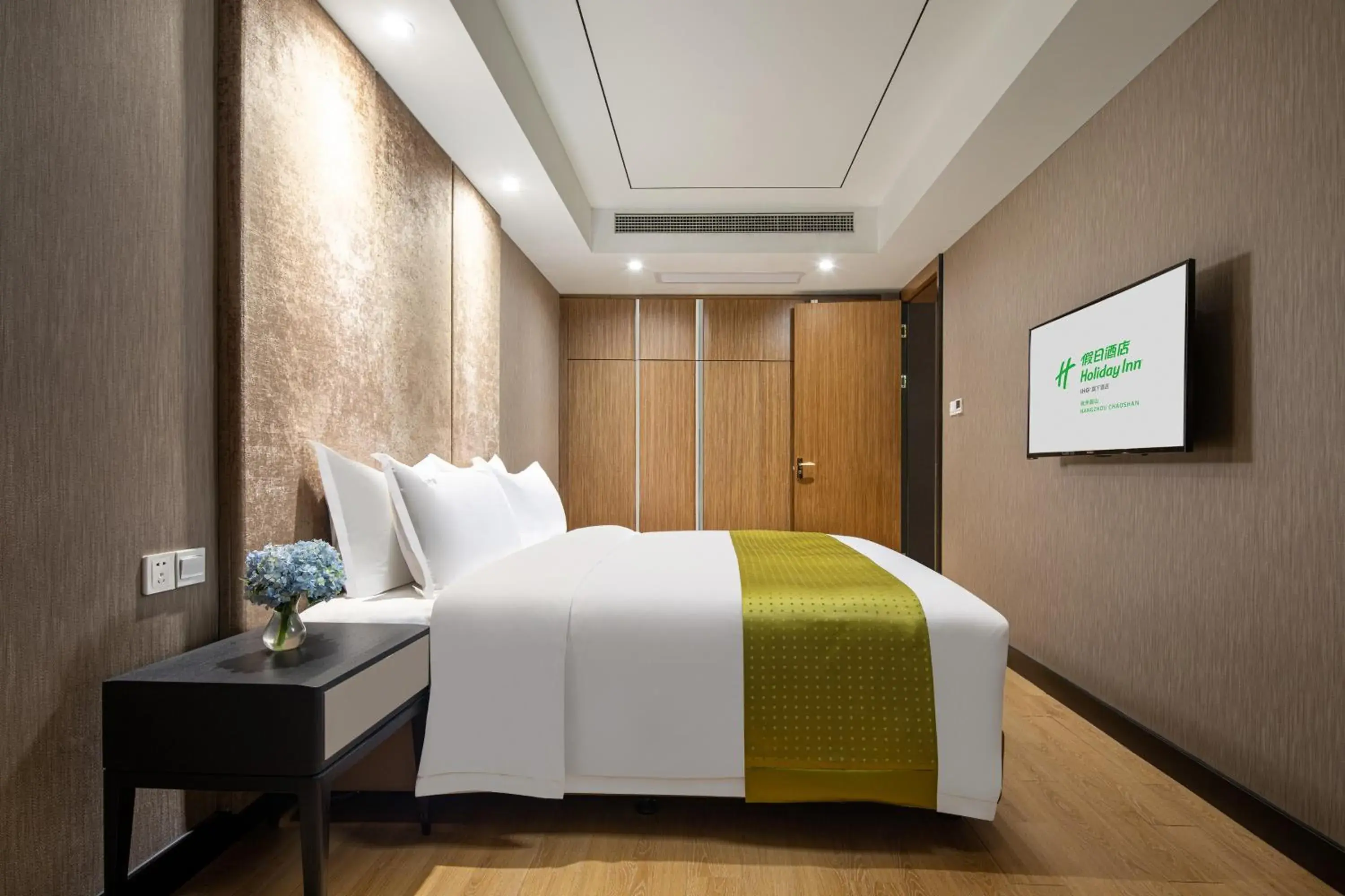 Two Bedrooms Suite with Three Beds - Non-Smoking in Holiday Inn Hangzhou Chaoshan, an IHG Hotel Two Bedrooms Suite with Three Beds - Non-Smoking in Holiday Inn Hangzhou Chaoshan, an IHG Hotel