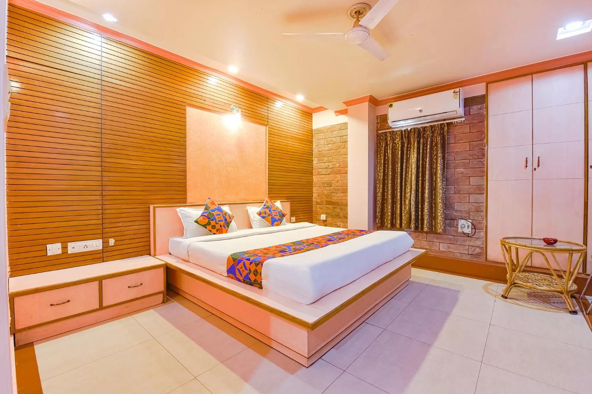 Bed in FabHotel Fly View