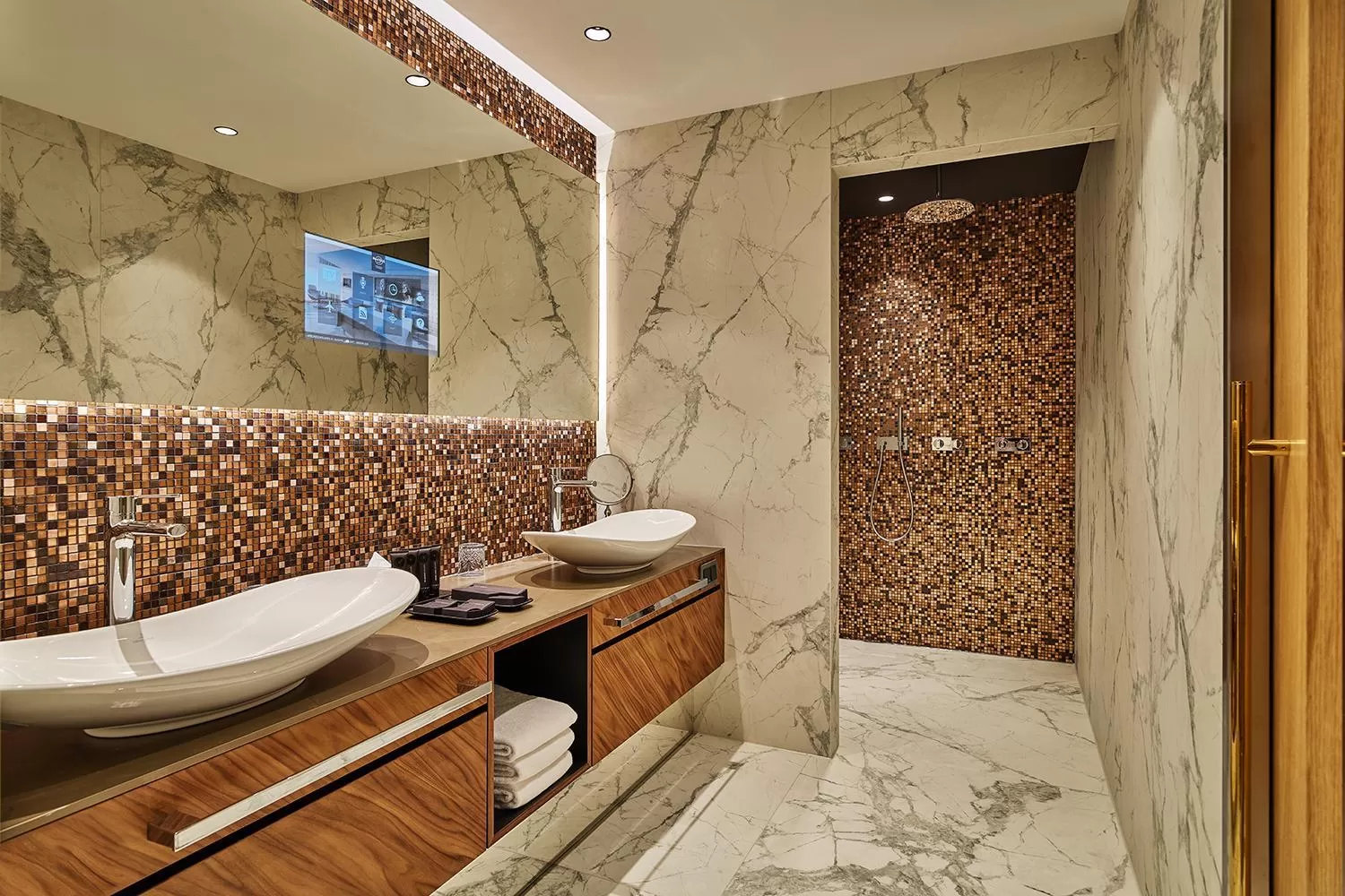 Shower in Clayton Hotel Amsterdam American