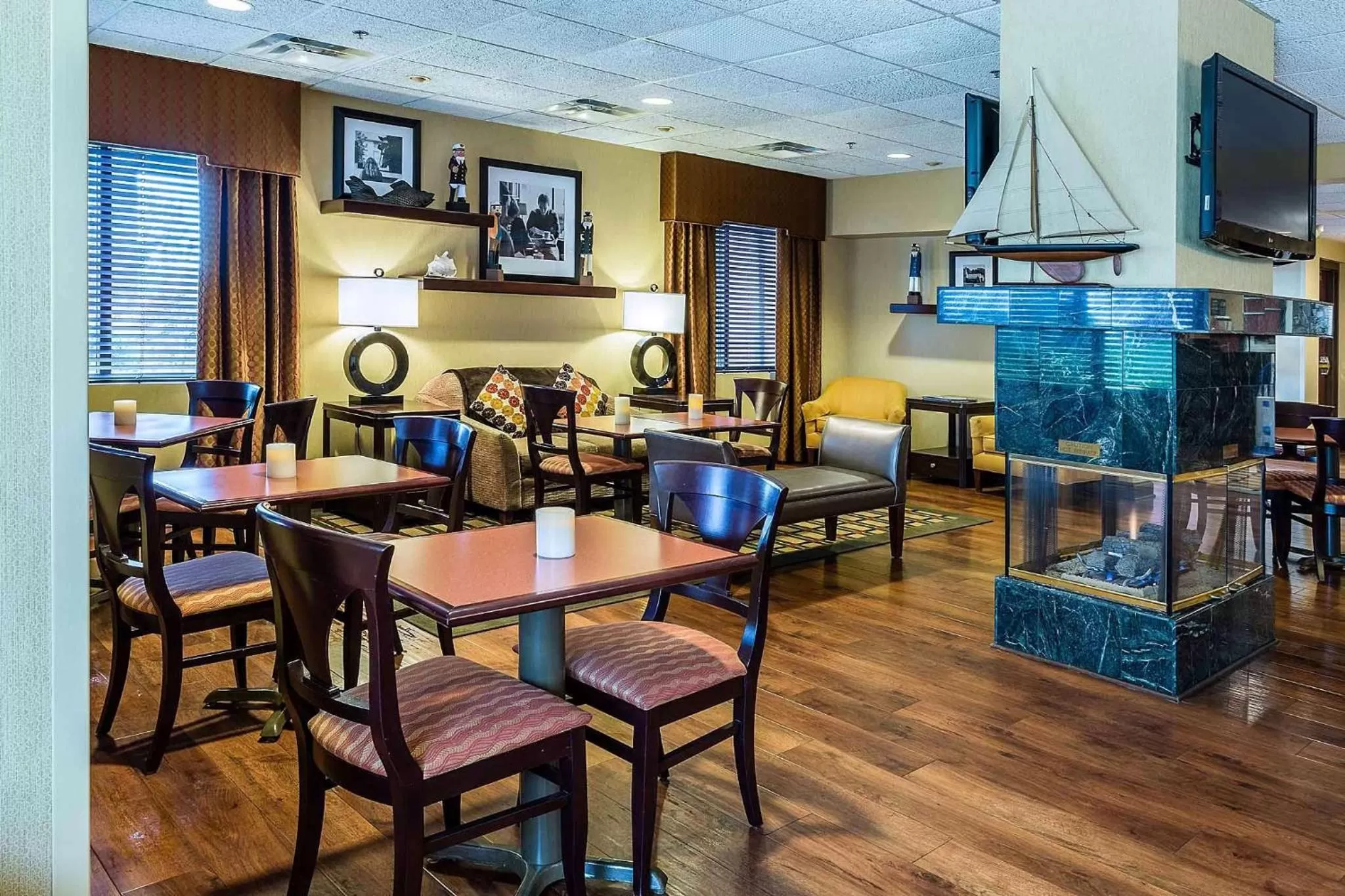 Restaurant/places to eat in Hampton Inn Somerset