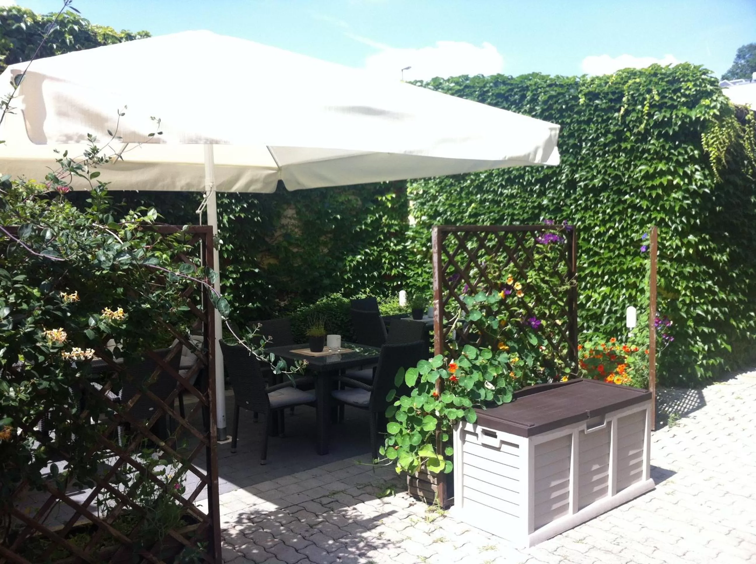 Patio in An der Porzellan-Manufaktur Pension