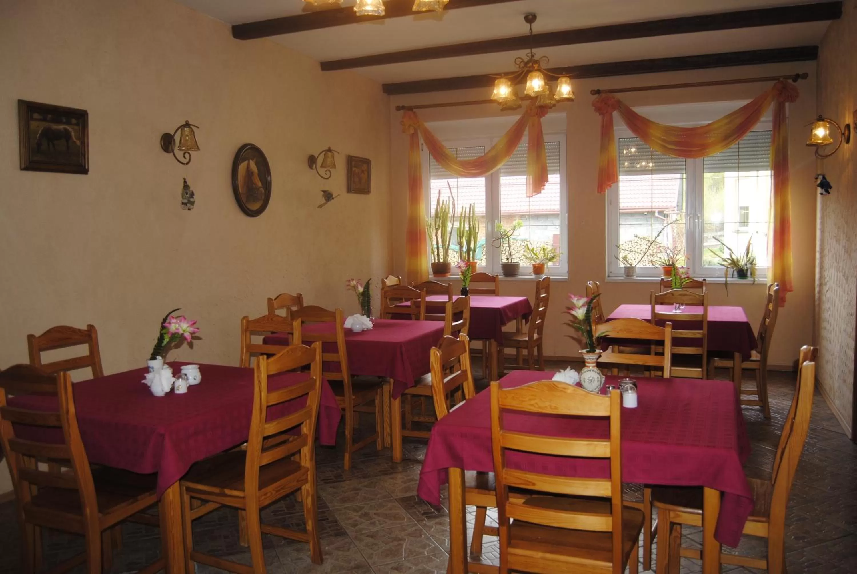 Property building, Restaurant/Places to Eat in Villasol