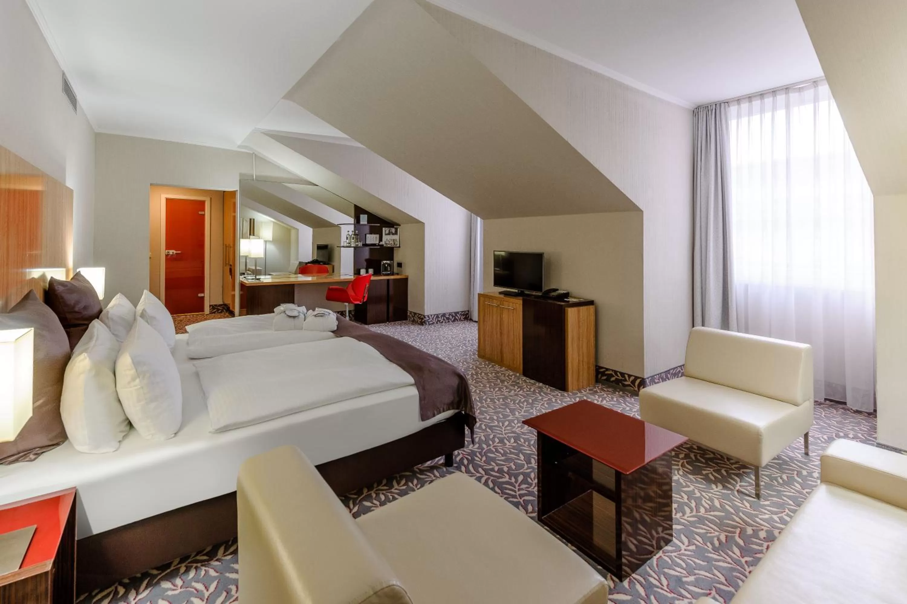 TV and multimedia, Bed in Mercure Hotel Wiesbaden City