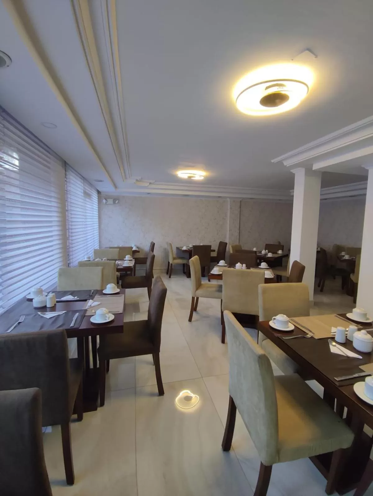 Restaurant/Places to Eat in La Carolina Inn