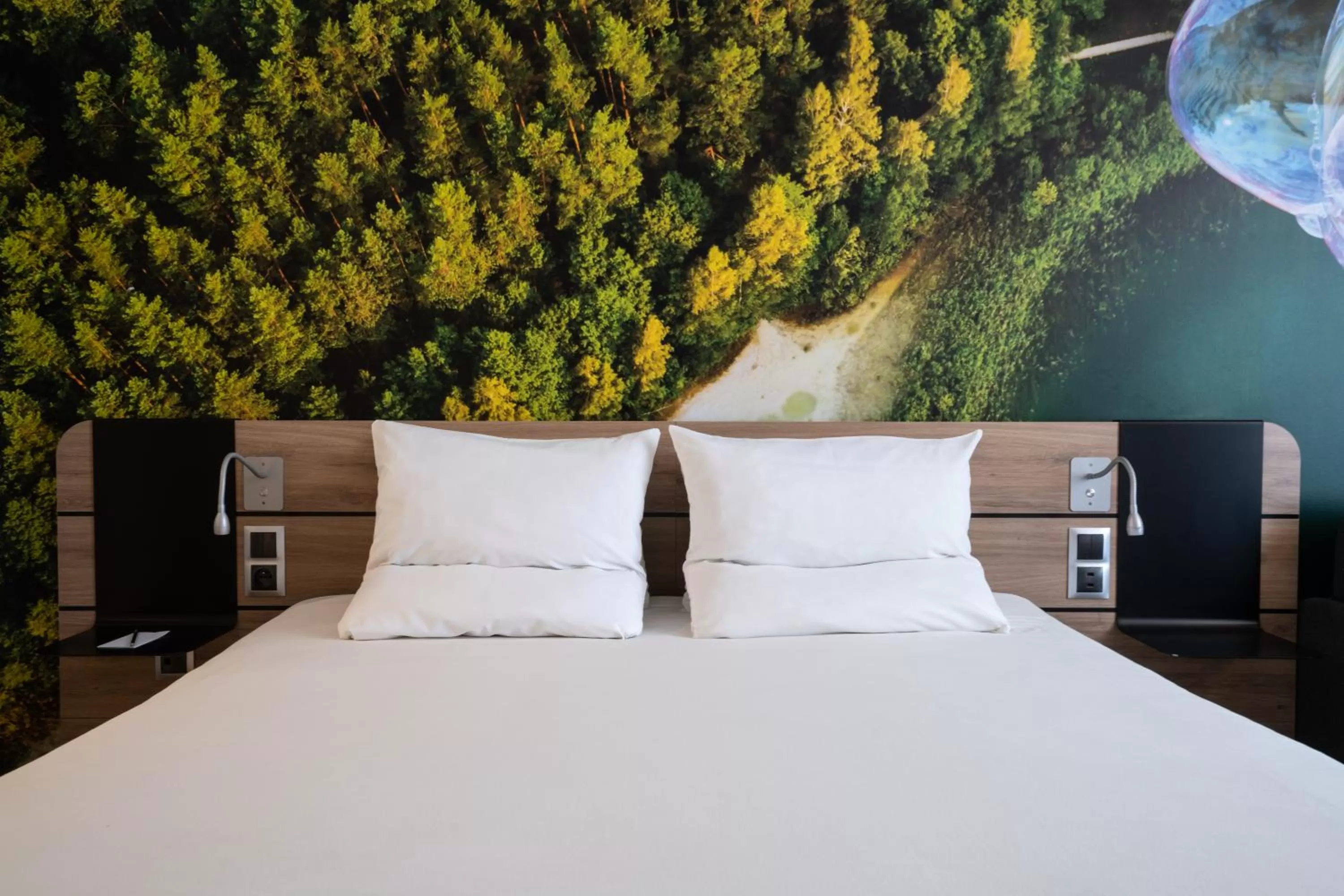 Property building, Bed in Novotel Vilnius Centre