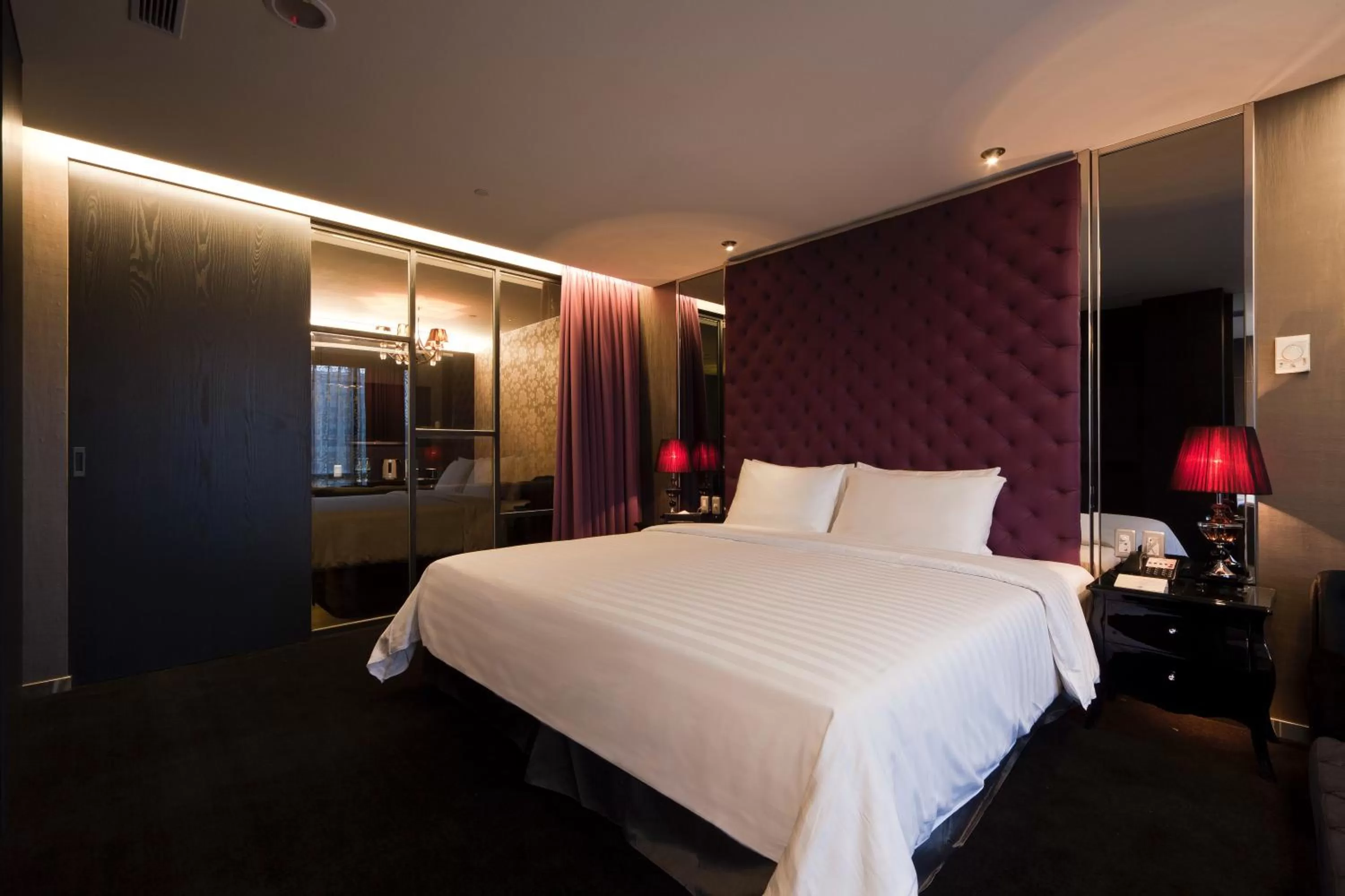 Bedroom, Bed in FX Hotel Taipei Nanjing East Road Branch