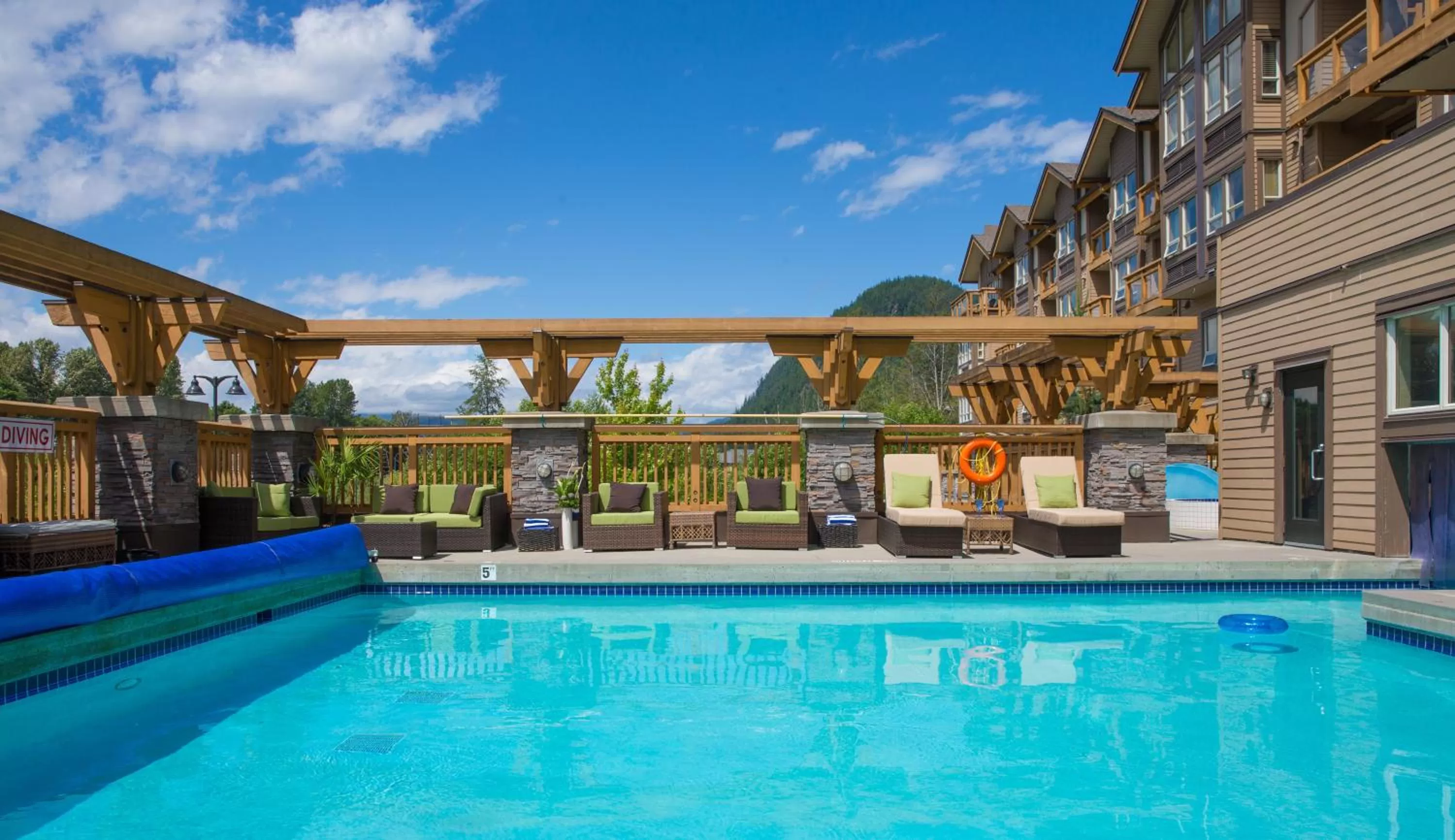 Swimming pool in Executive Suites Hotel and Resort, Squamish